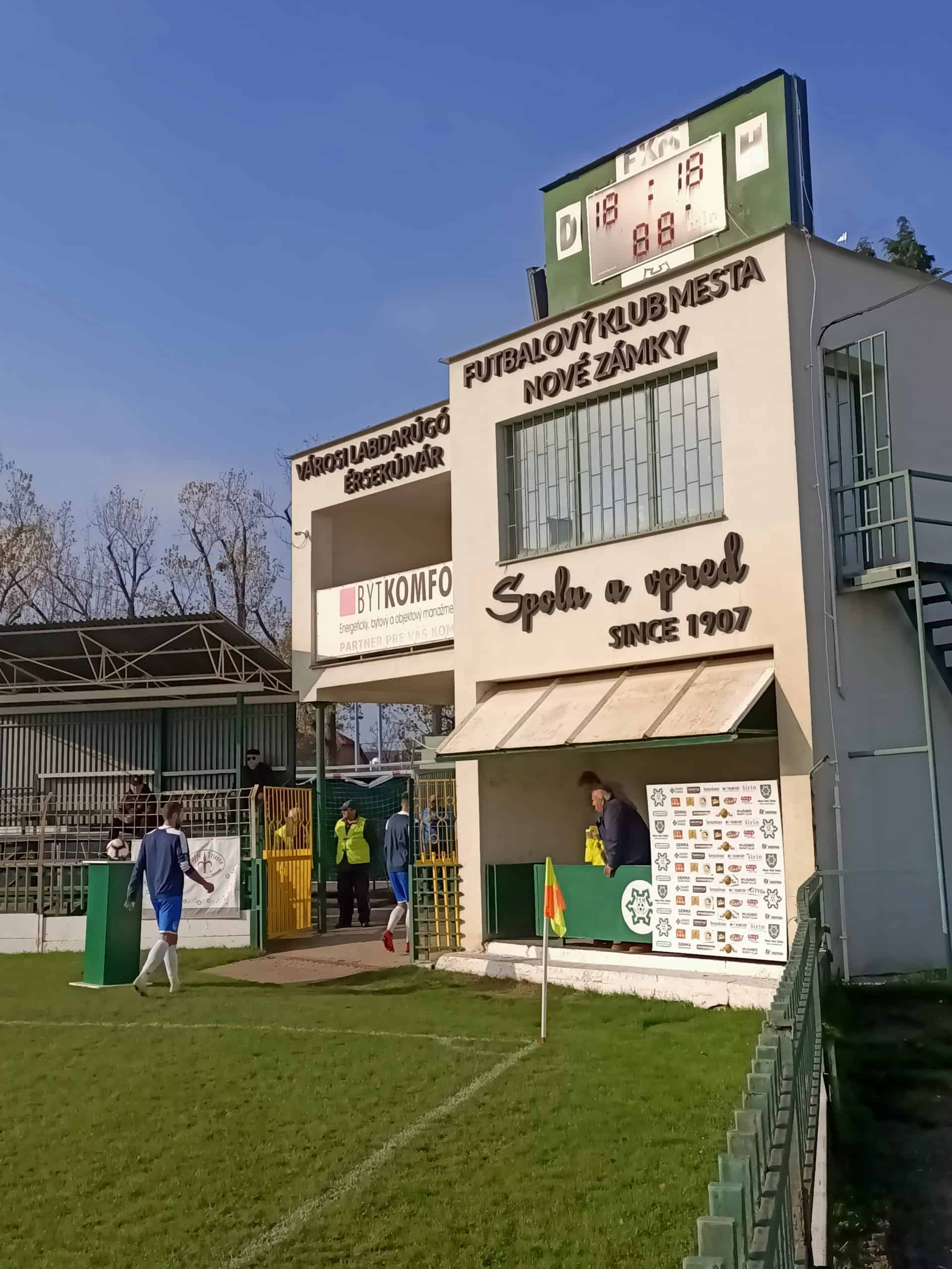 Ajax Pizzeria bij de lokale Slowaakse voetbalclub