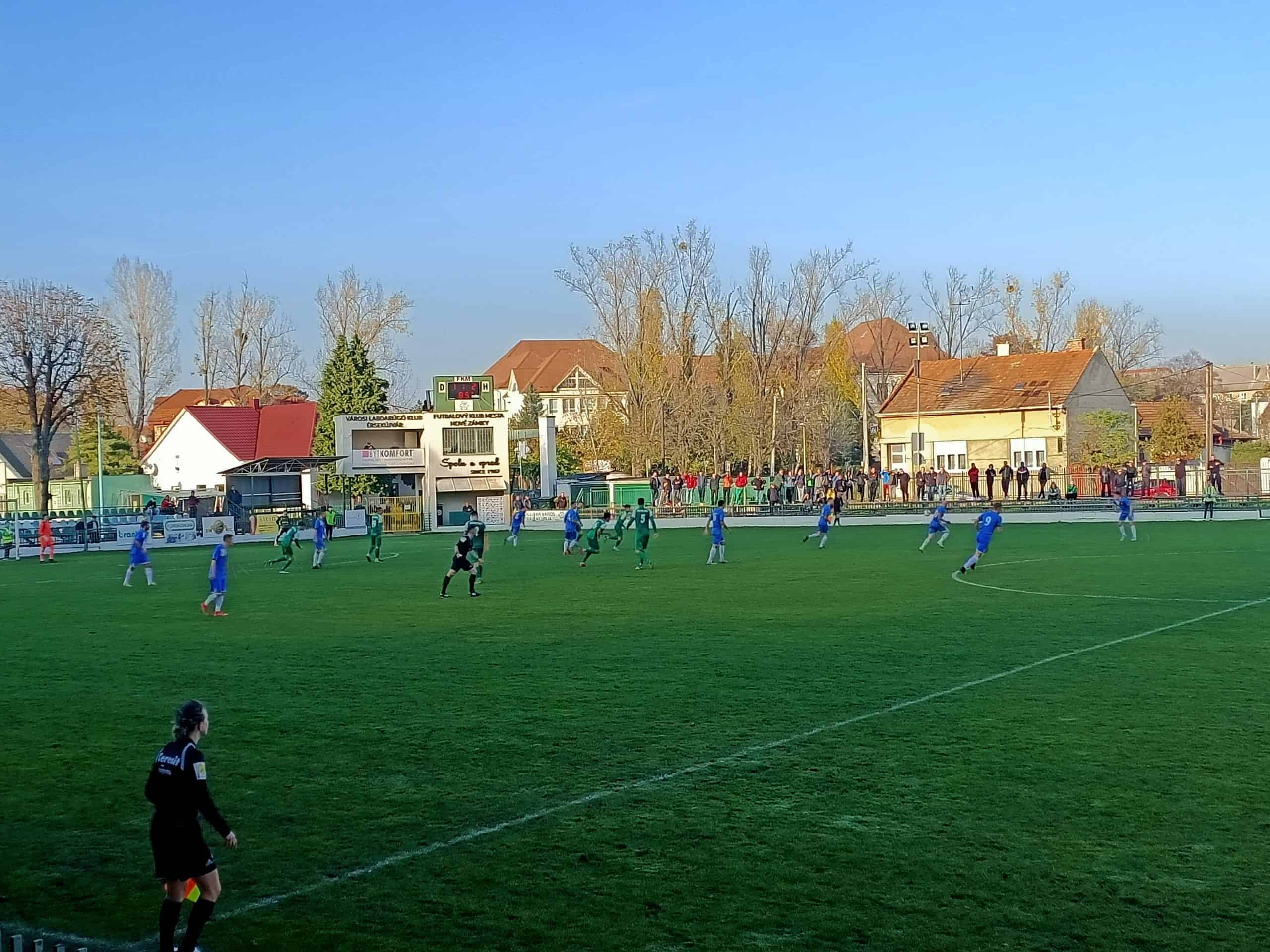Ajax Pizzeria bij de lokale Slowaakse voetbalclub