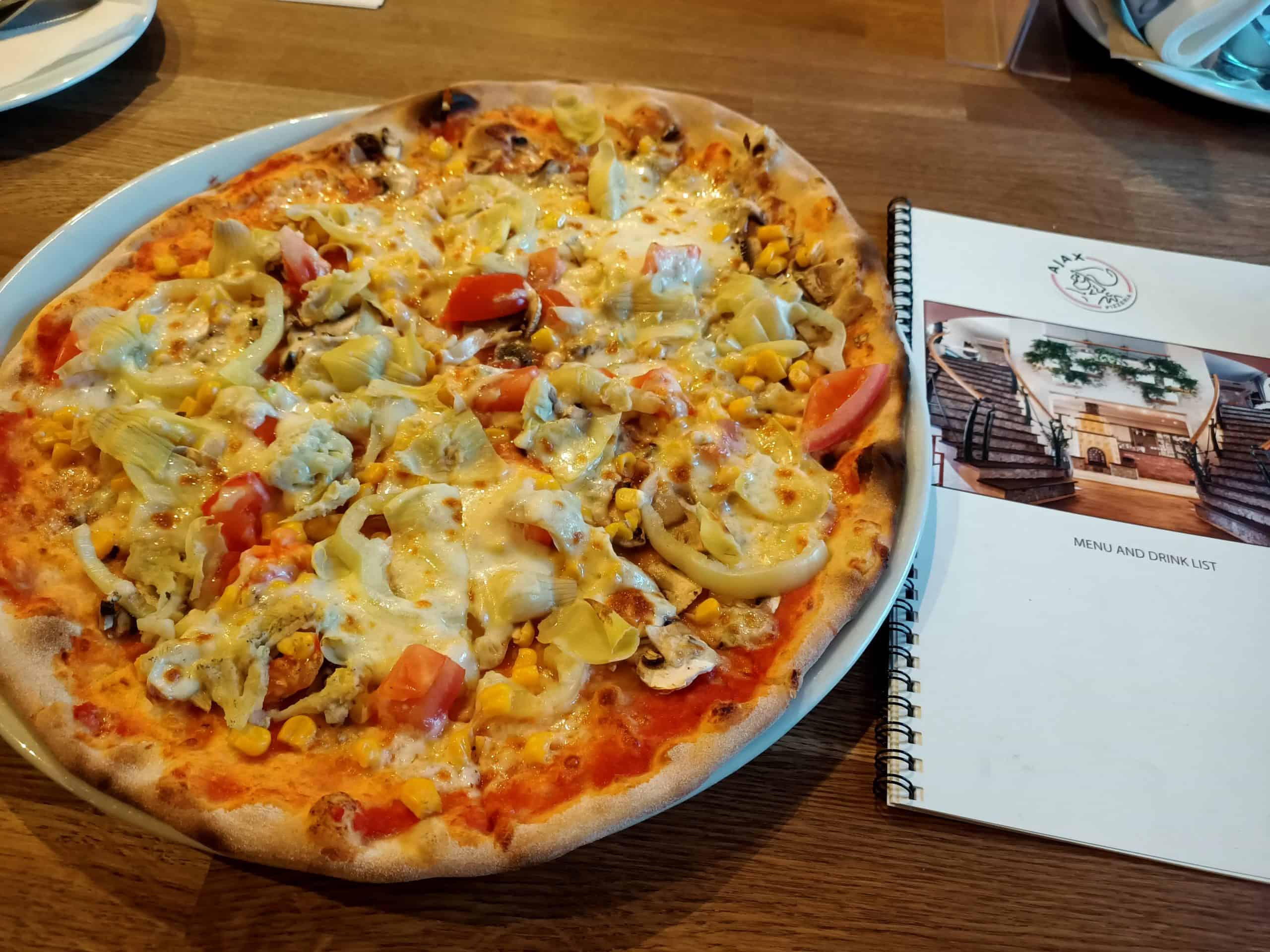 Ajax Pizzeria bij de lokale Slowaakse voetbalclub