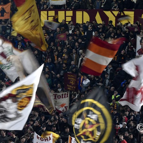 Supporters van AS Roma bij de wedstrijd tegen Empoli