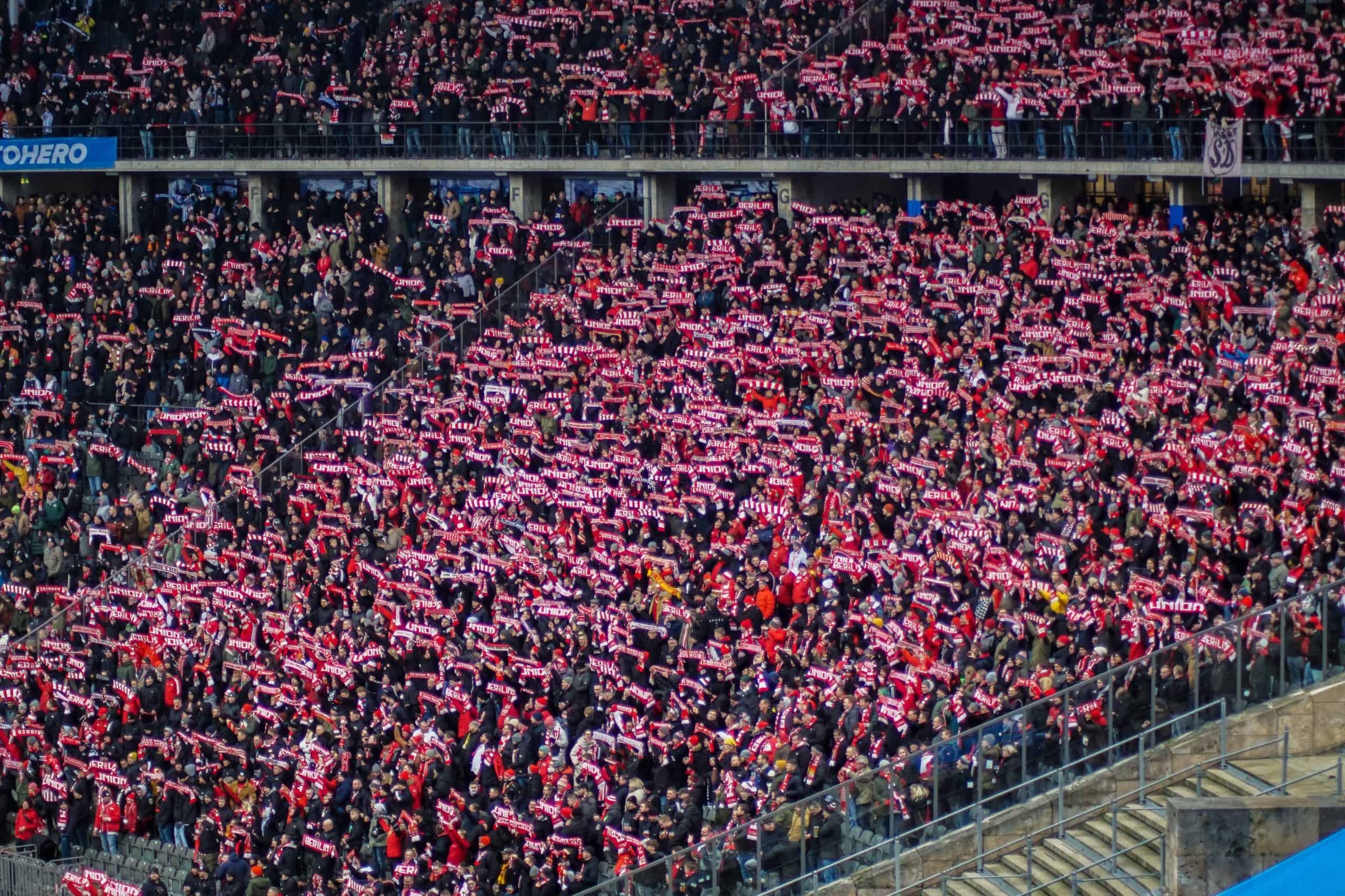 Derby van Berlijn: 300 opgepakte ultras Hertha en pyroshow Eisern Union