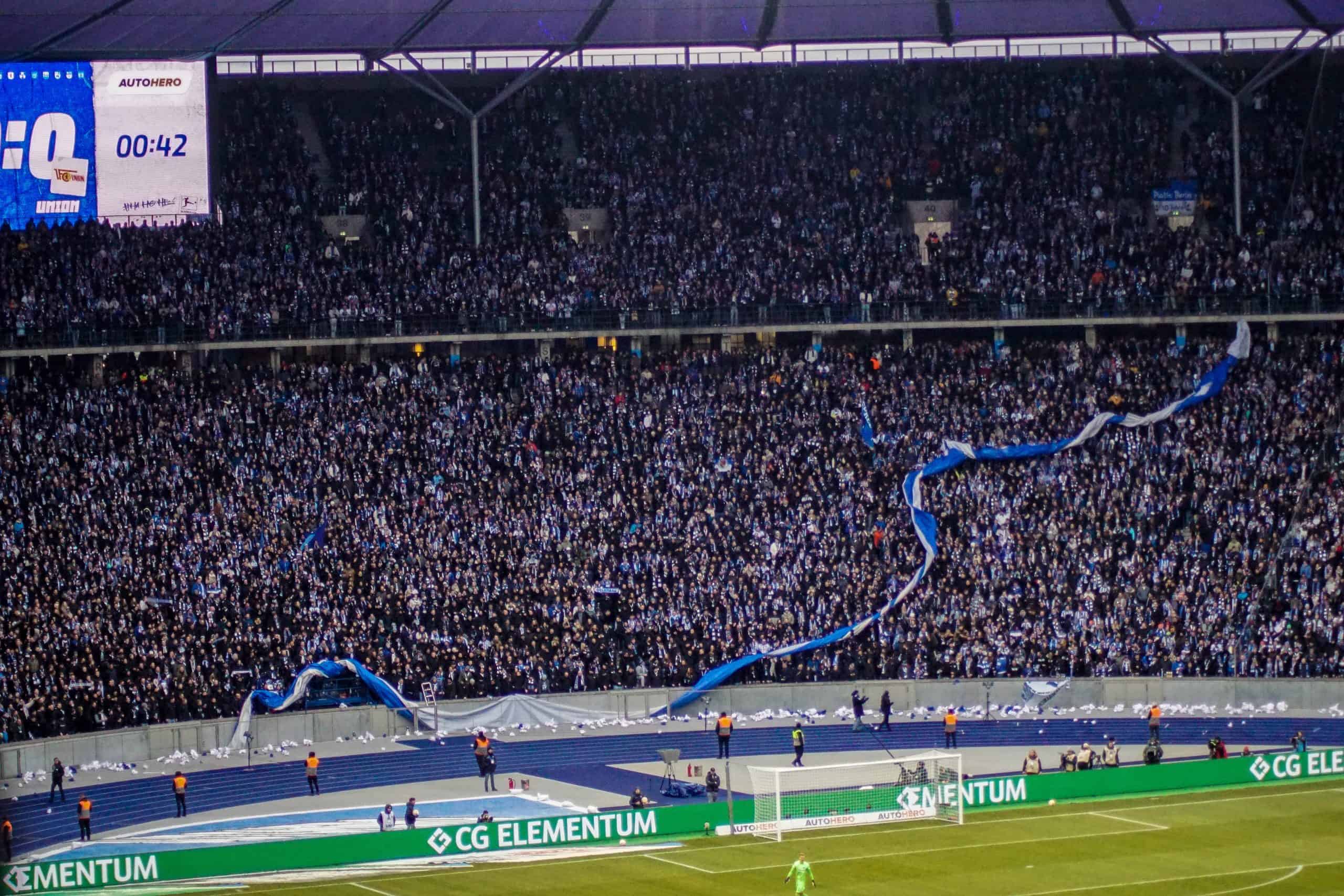 Derby van Berlijn: 300 opgepakte ultras Hertha en pyroshow Eisern Union