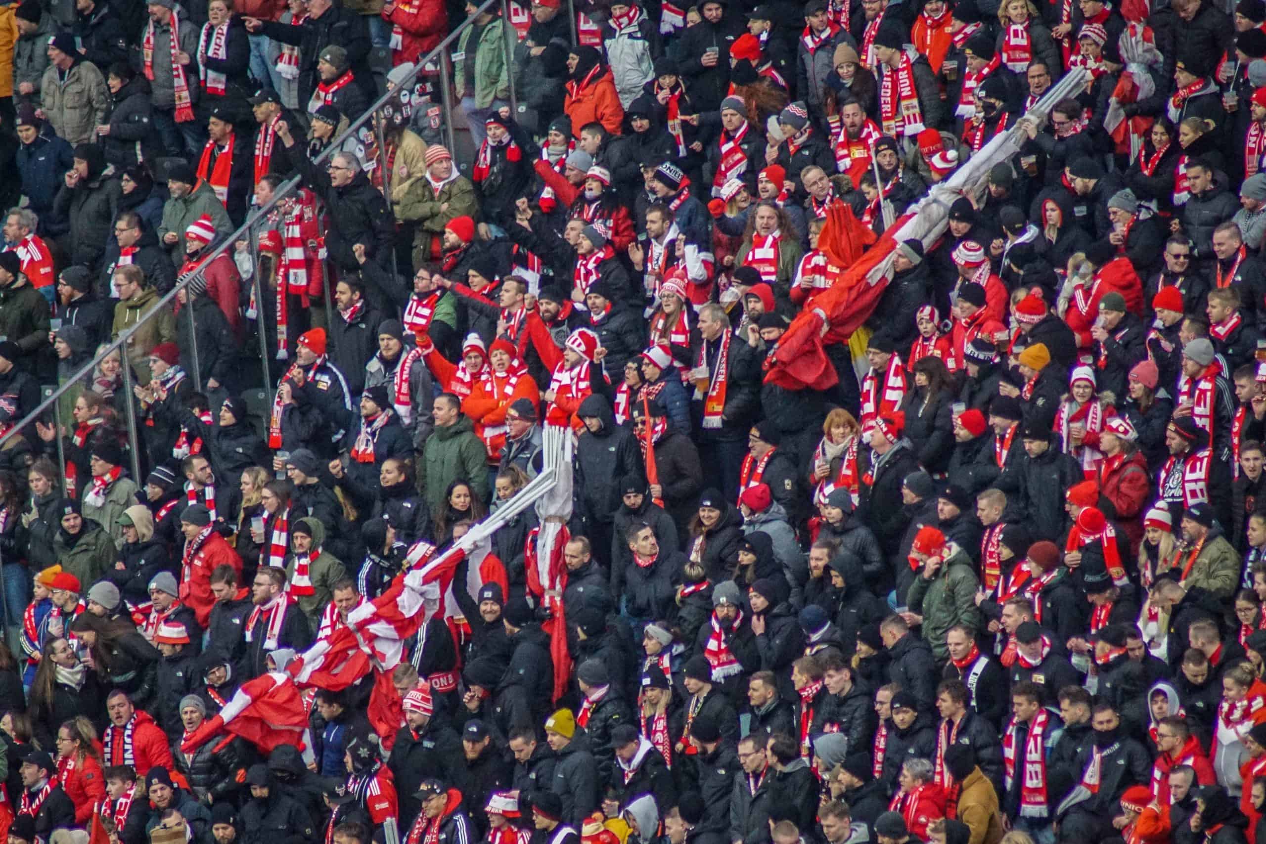 Derby van Berlijn: 300 opgepakte ultras Hertha en pyroshow Eisern Union