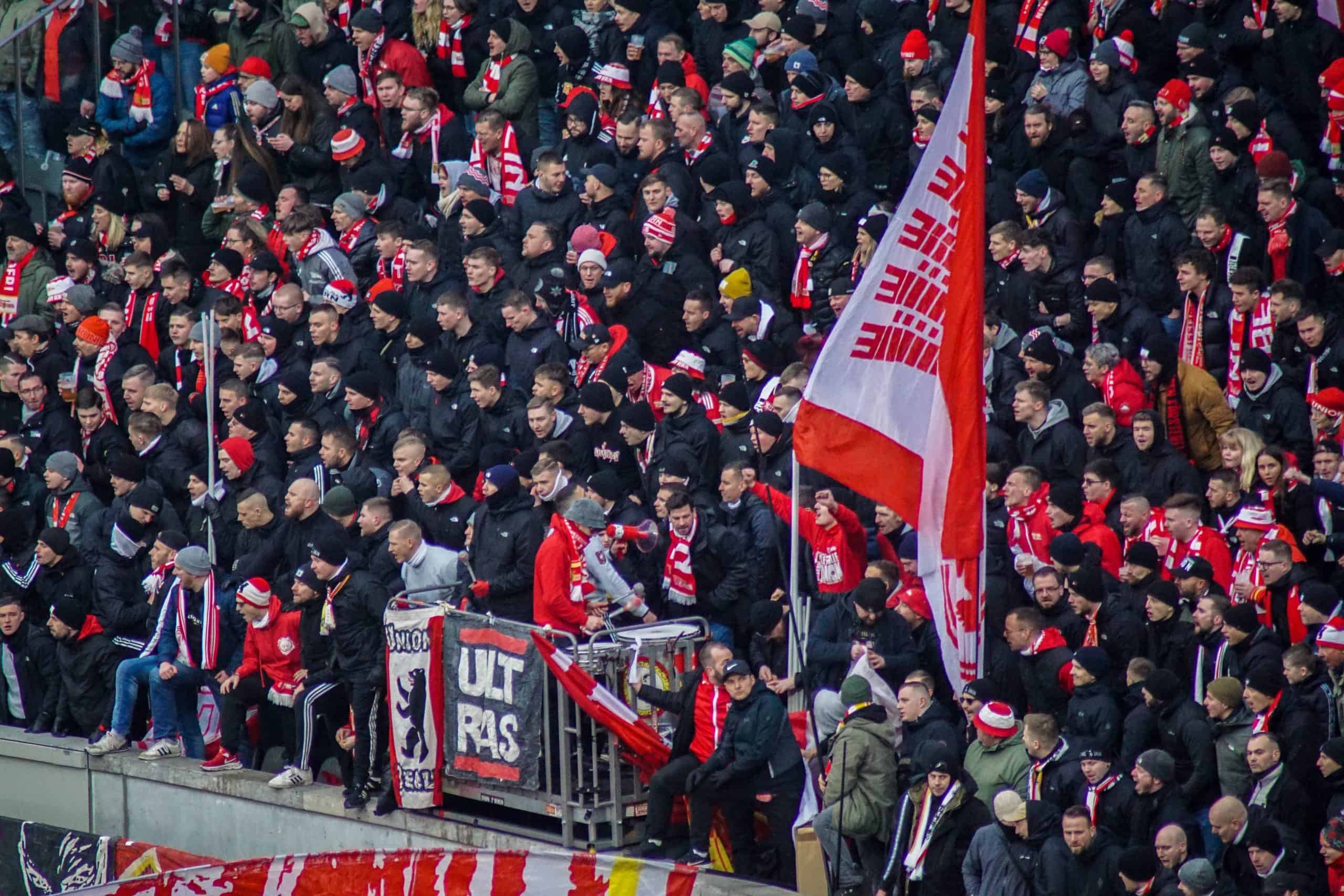 Derby van Berlijn: 300 opgepakte ultras Hertha en pyroshow Eisern Union