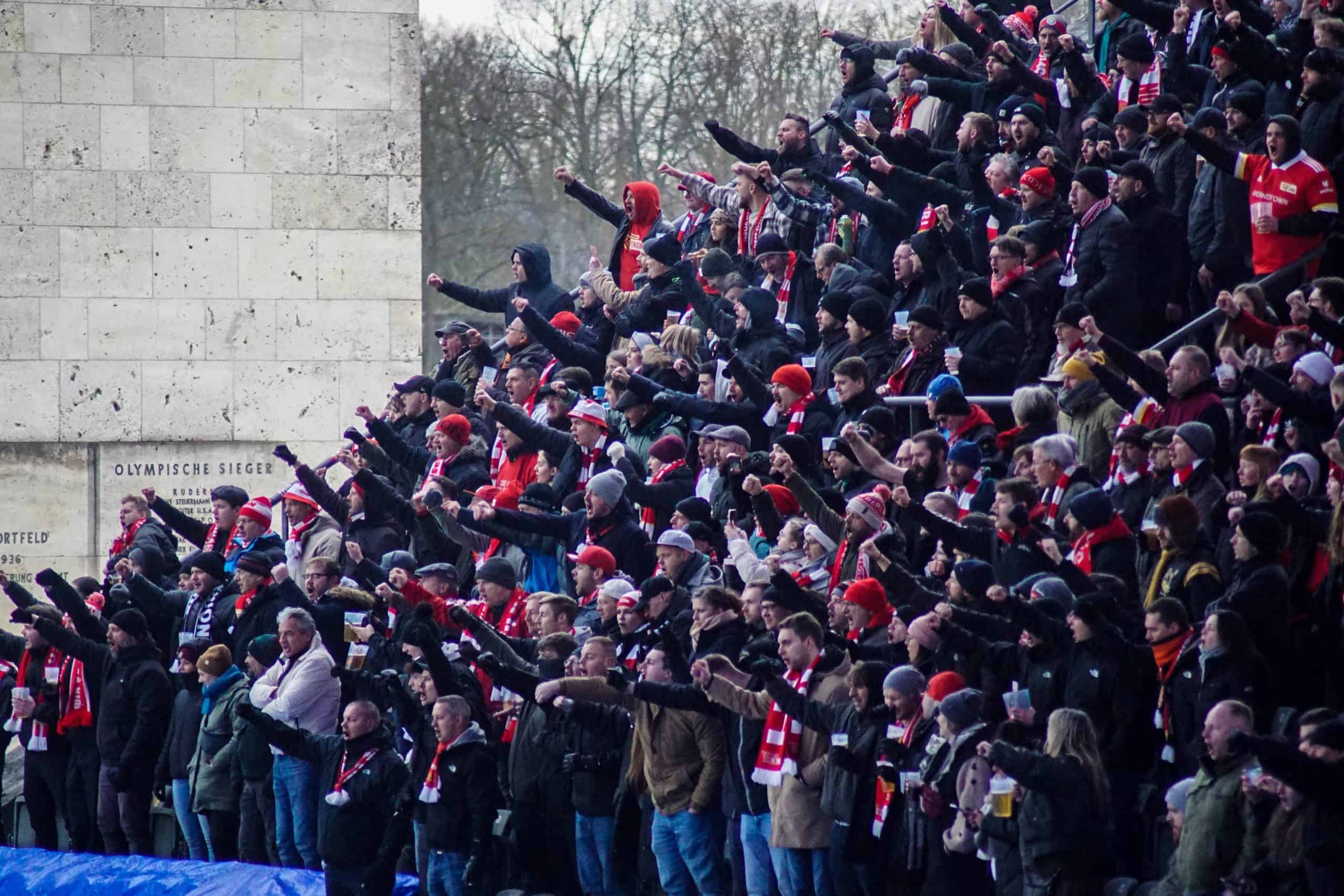 Derby van Berlijn: 300 opgepakte ultras Hertha en pyroshow Eisern Union