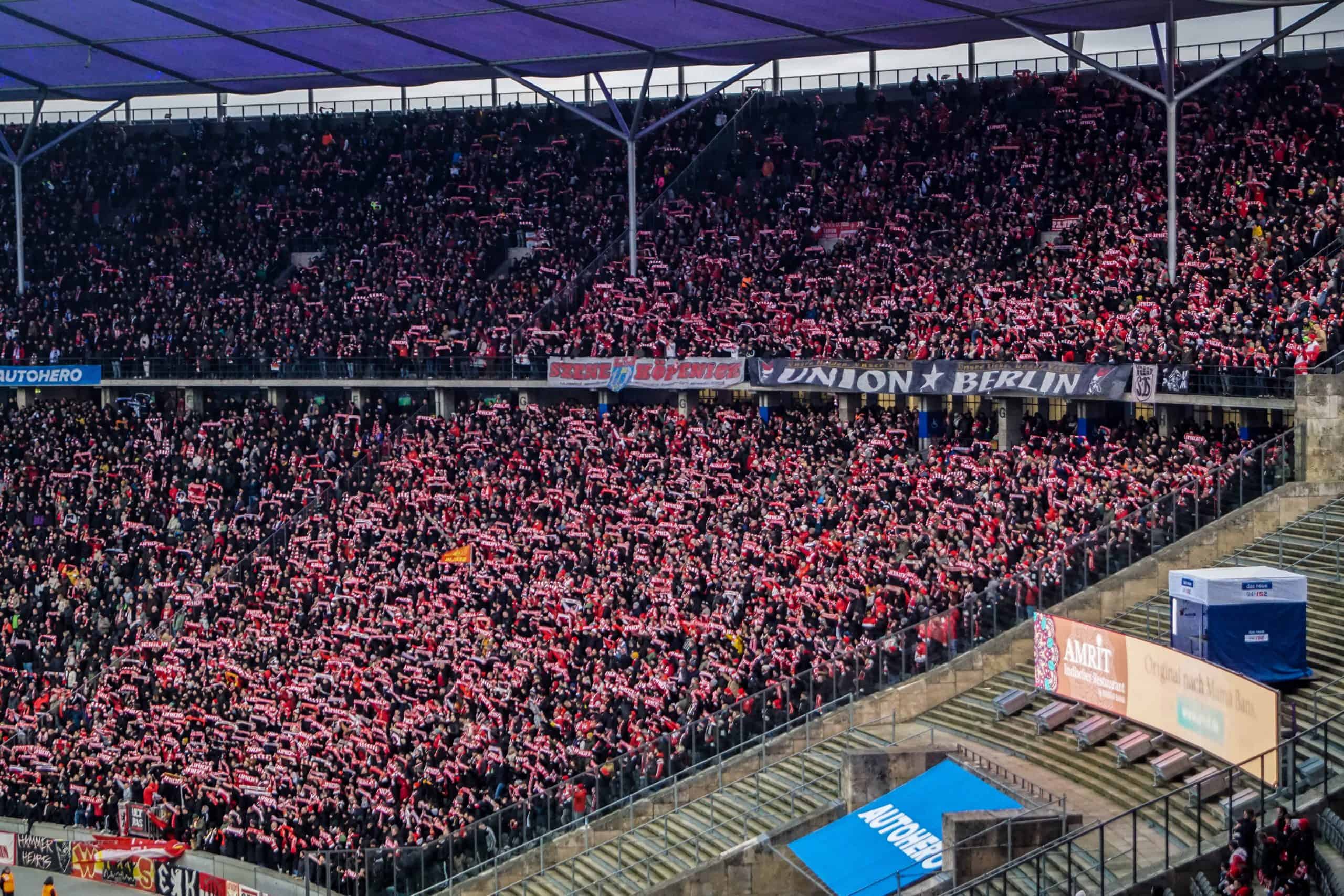 Derby van Berlijn: 300 opgepakte ultras Hertha en pyroshow Eisern Union