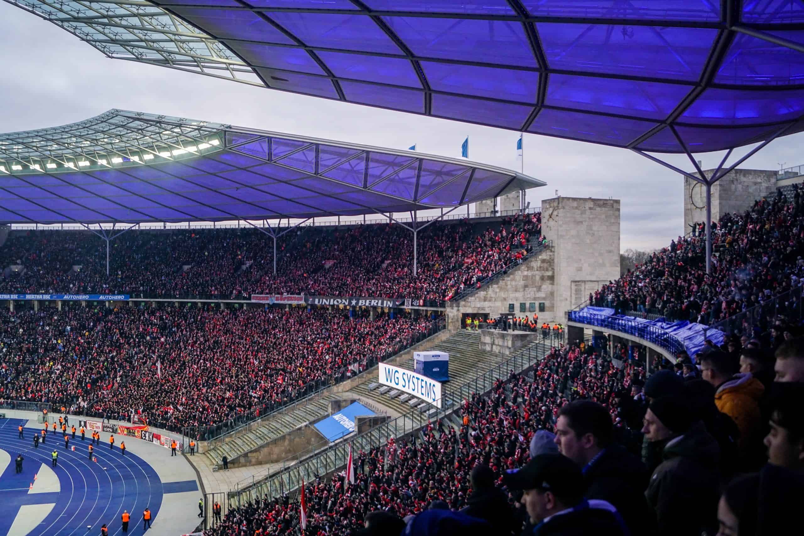 Derby van Berlijn: 300 opgepakte ultras Hertha en pyroshow Eisern Union