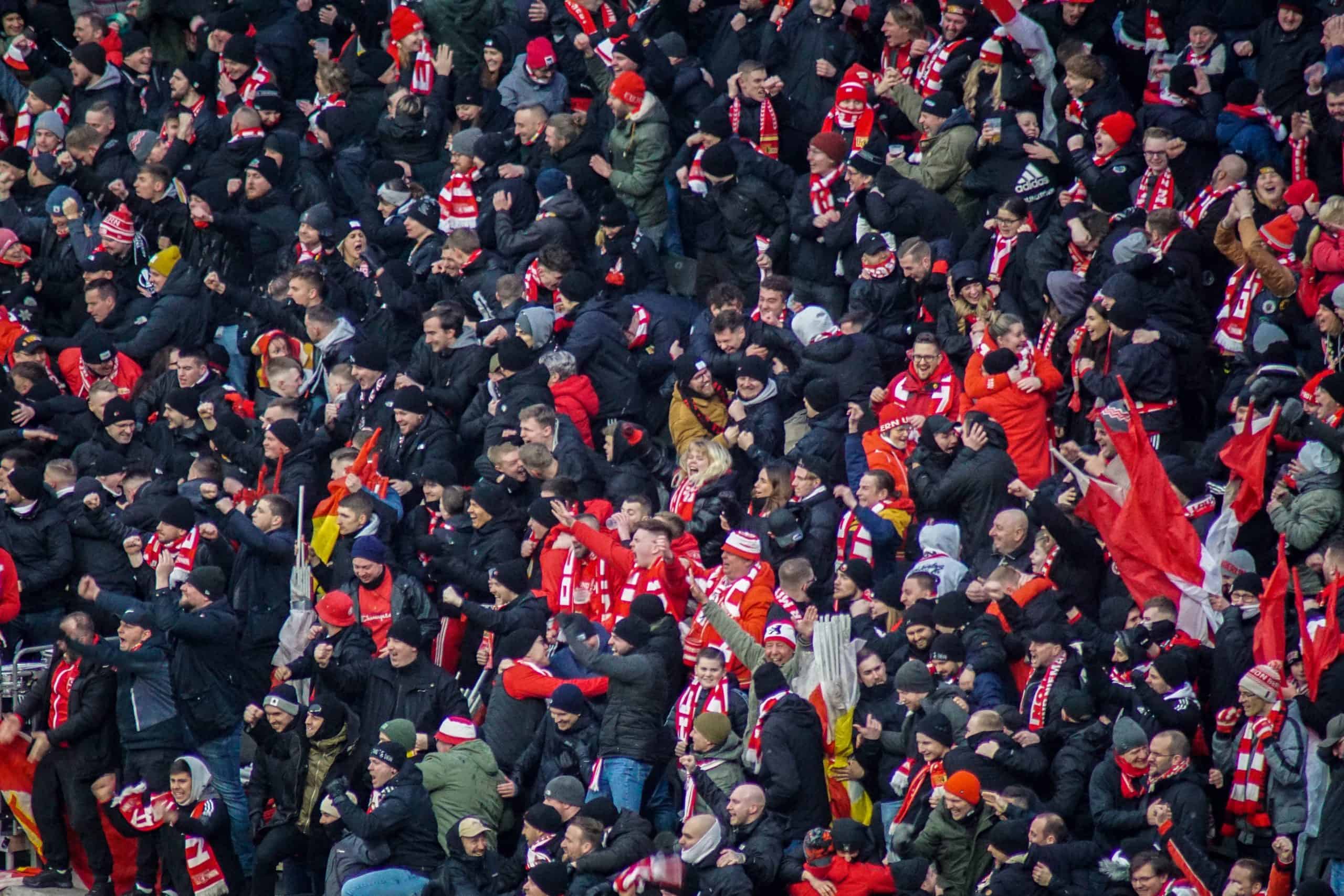 Derby van Berlijn: 300 opgepakte ultras Hertha en pyroshow Eisern Union