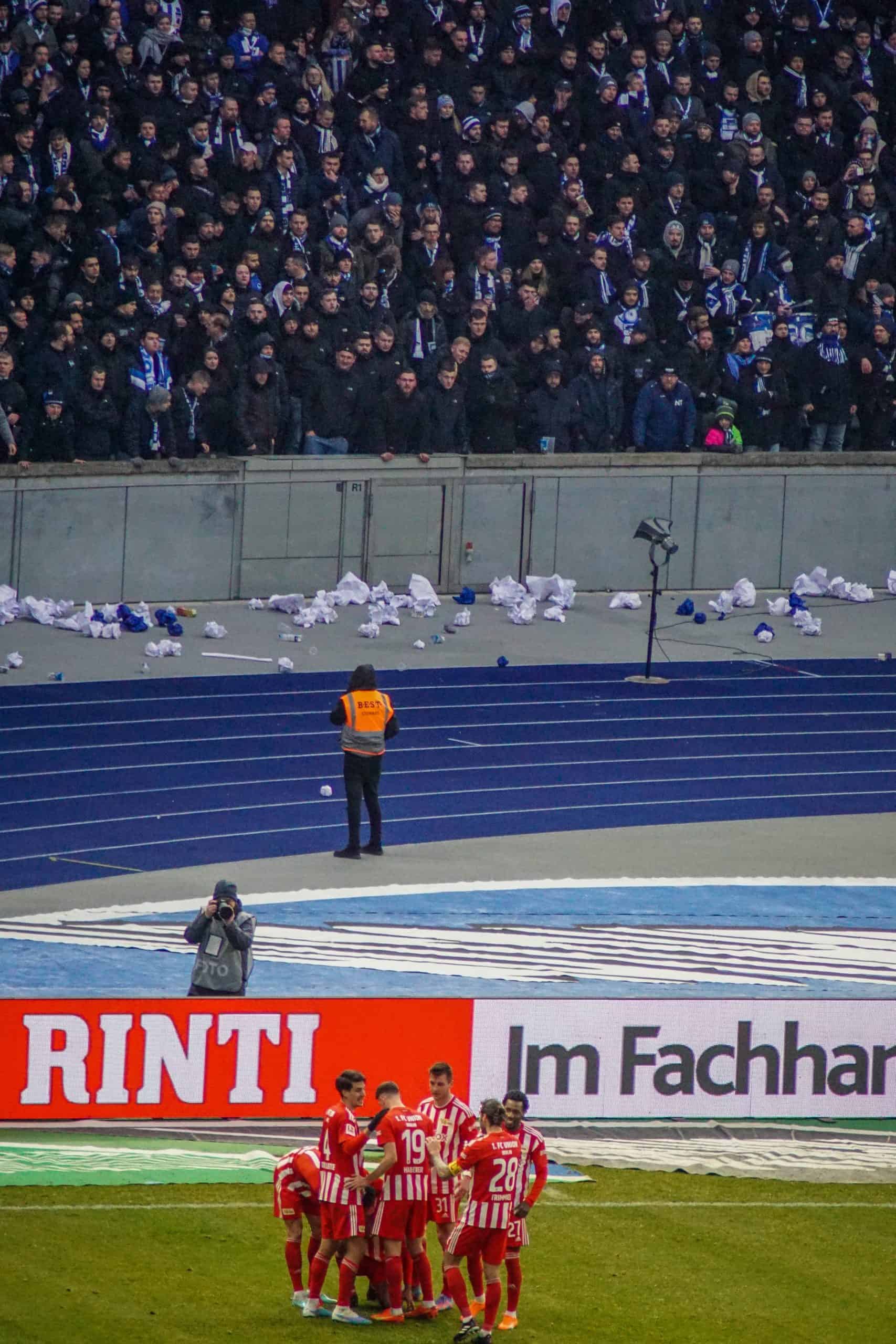 Derby van Berlijn: 300 opgepakte ultras Hertha en pyroshow Eisern Union
