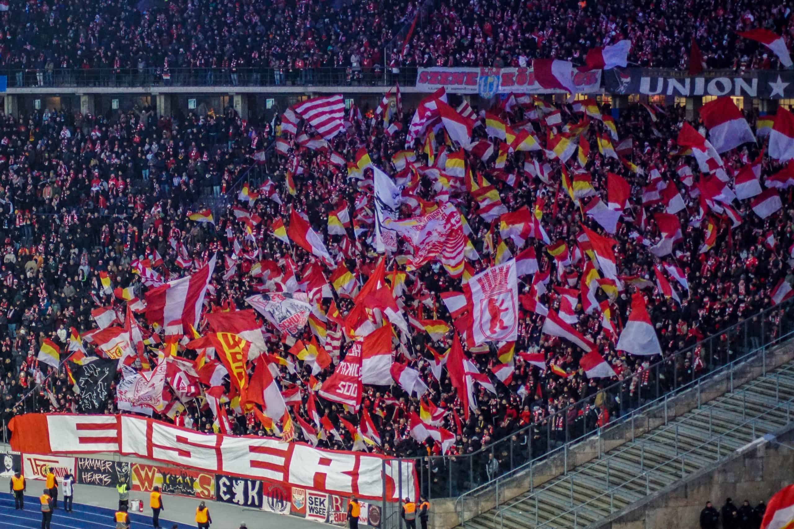 Derby van Berlijn: 300 opgepakte ultras Hertha en pyroshow Eisern Union