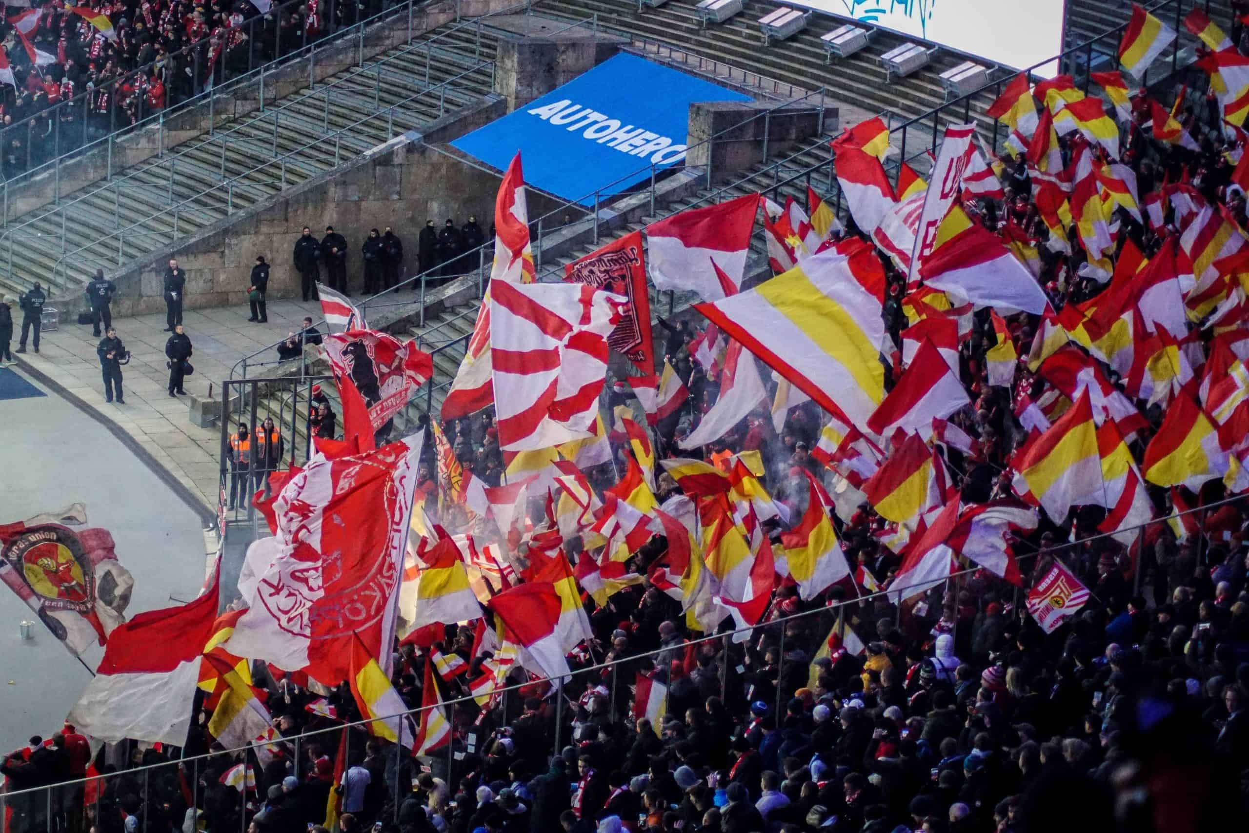 Derby van Berlijn: 300 opgepakte ultras Hertha en pyroshow Eisern Union