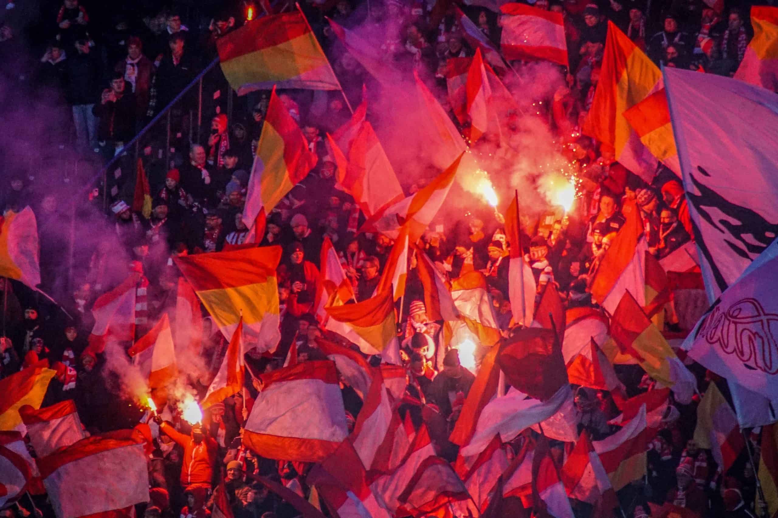 Derby van Berlijn: 300 opgepakte ultras Hertha en pyroshow Eisern Union