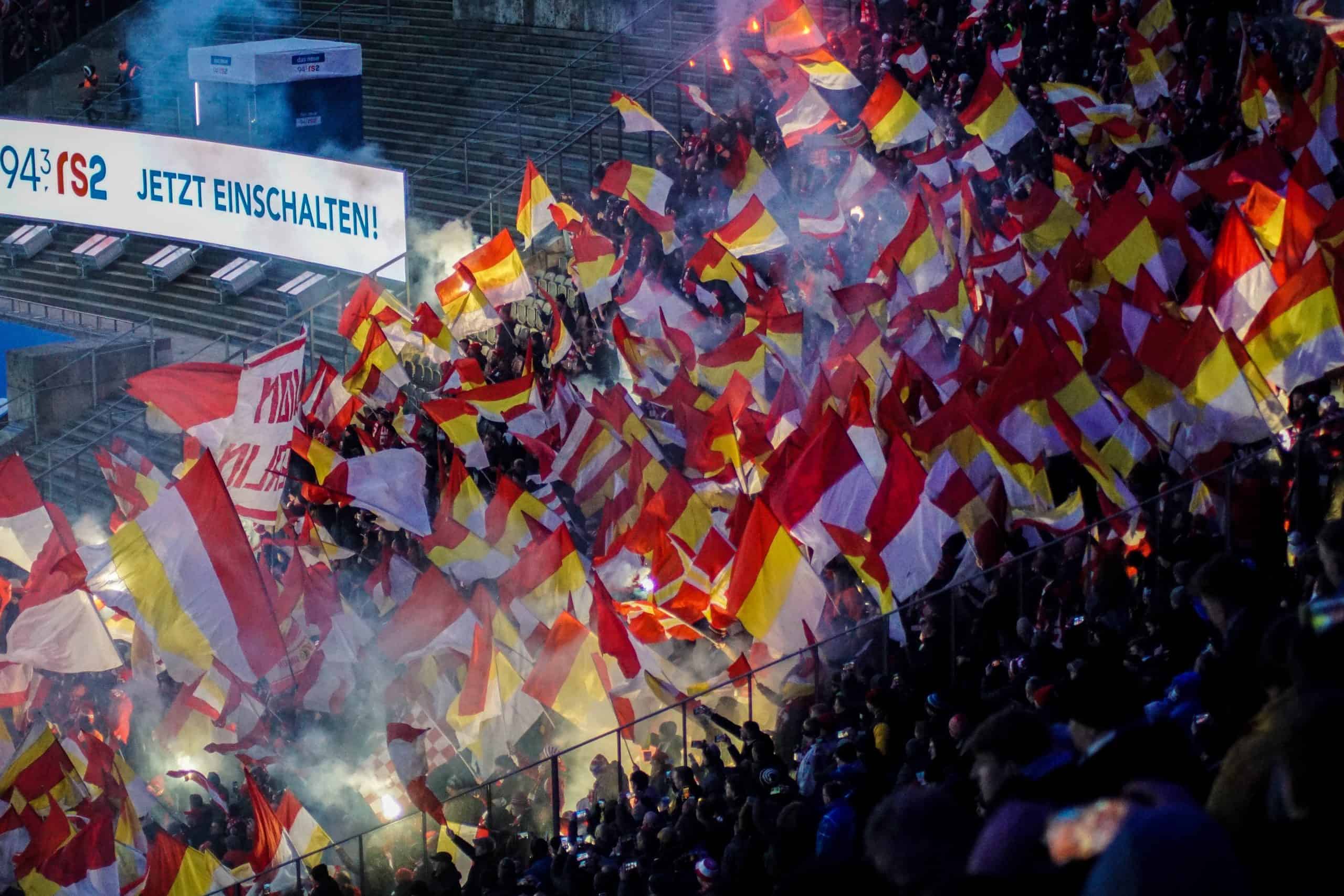 Derby van Berlijn: 300 opgepakte ultras Hertha en pyroshow Eisern Union