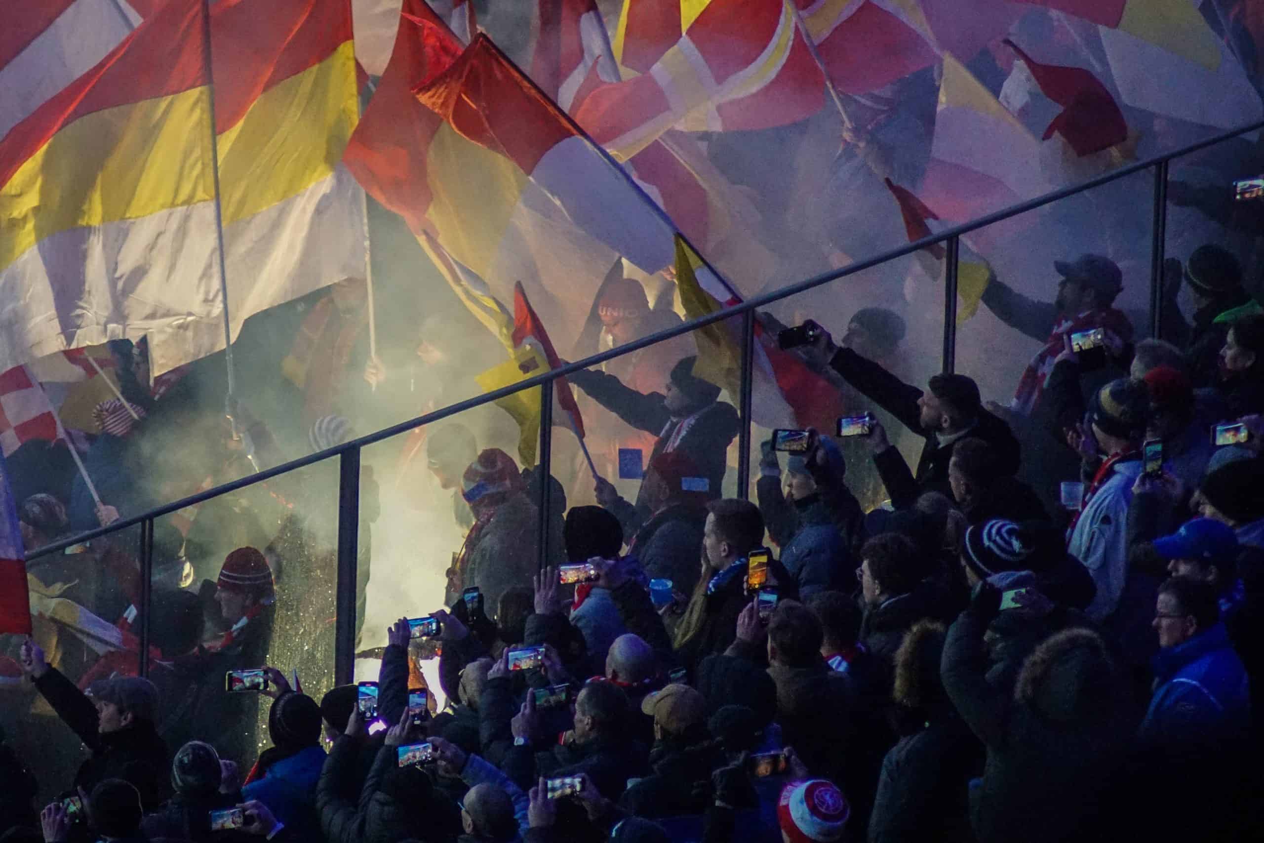Derby van Berlijn: 300 opgepakte ultras Hertha en pyroshow Eisern Union