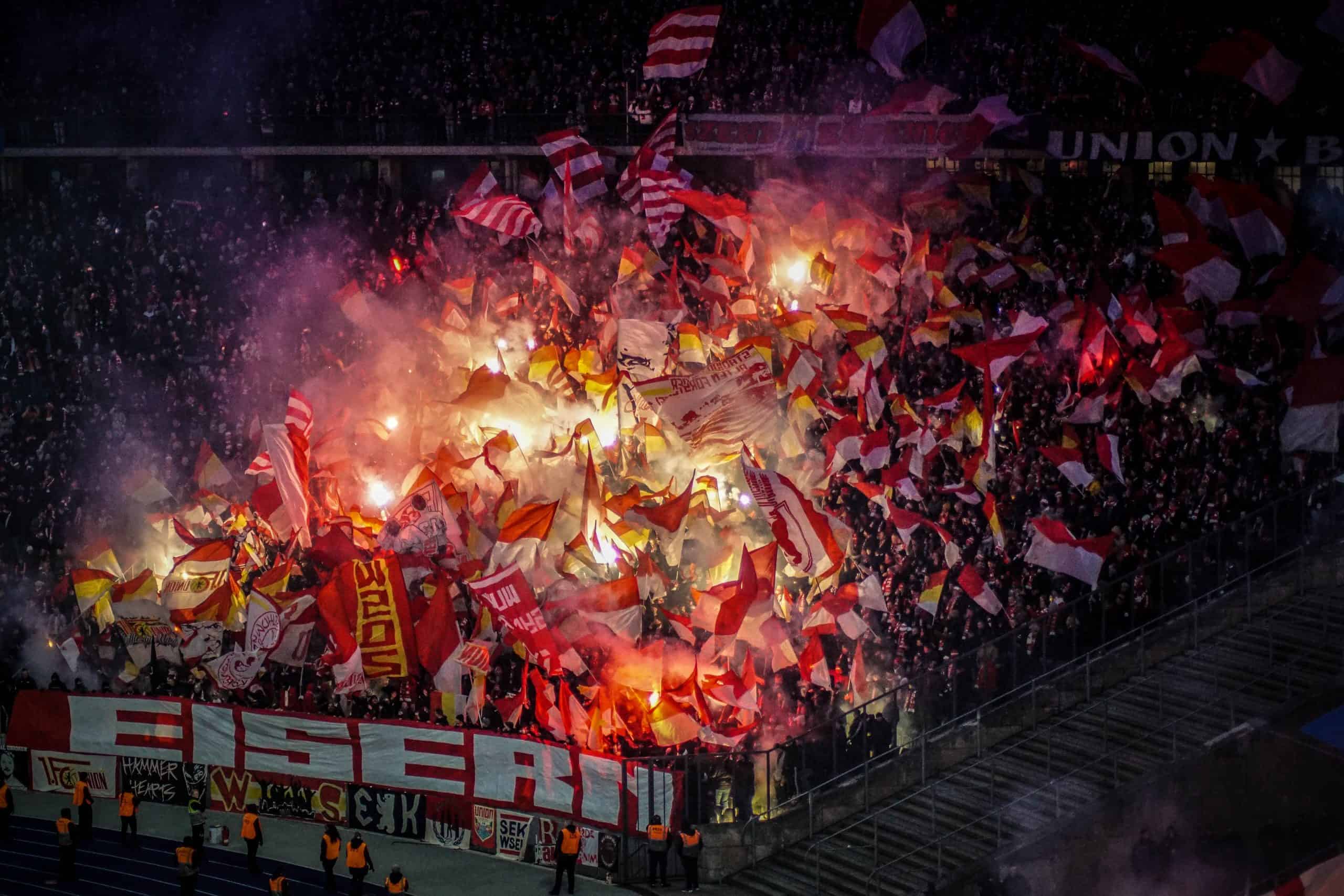 Derby van Berlijn: 300 opgepakte ultras Hertha en pyroshow Eisern Union