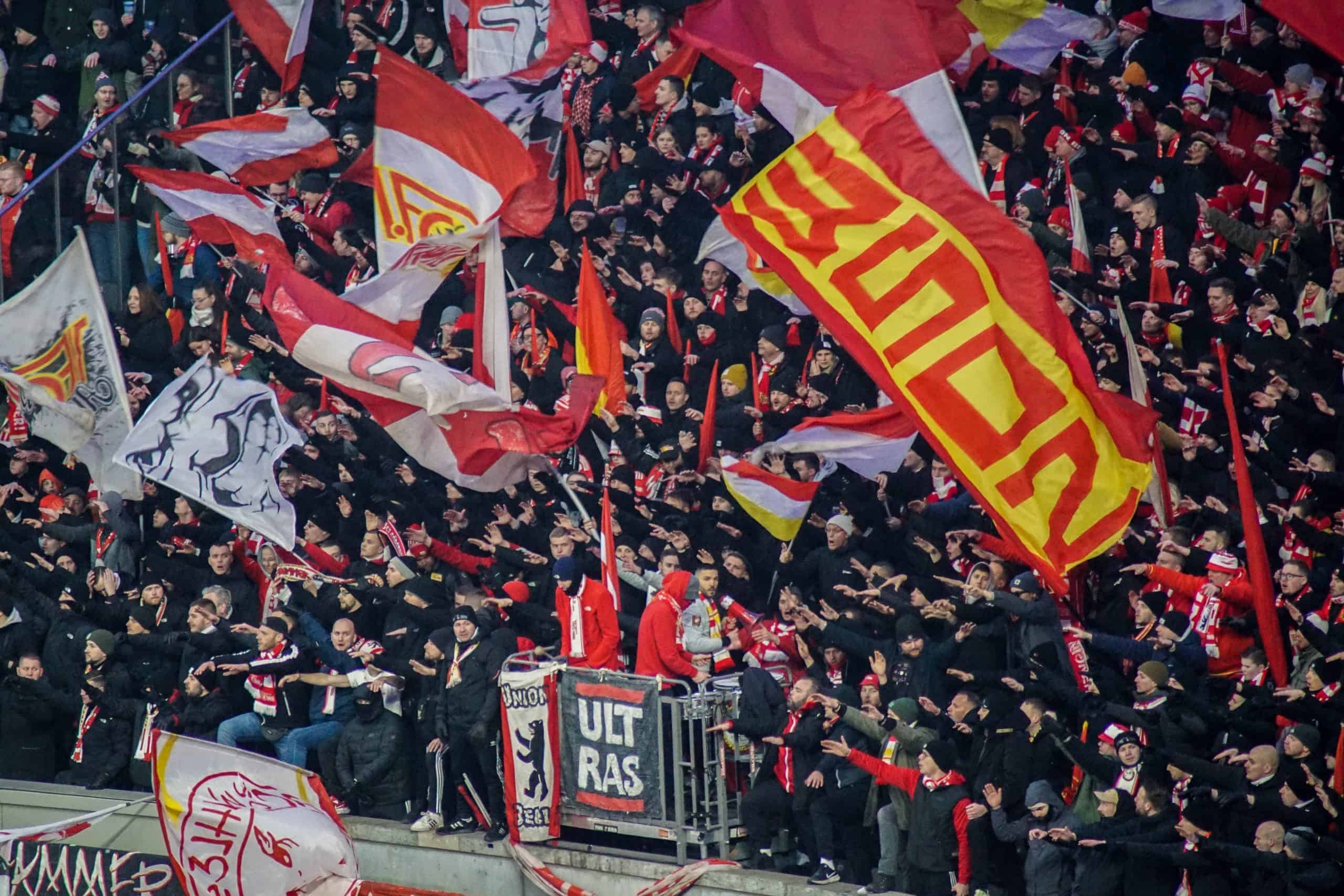 Derby van Berlijn: 300 opgepakte ultras Hertha en pyroshow Eisern Union