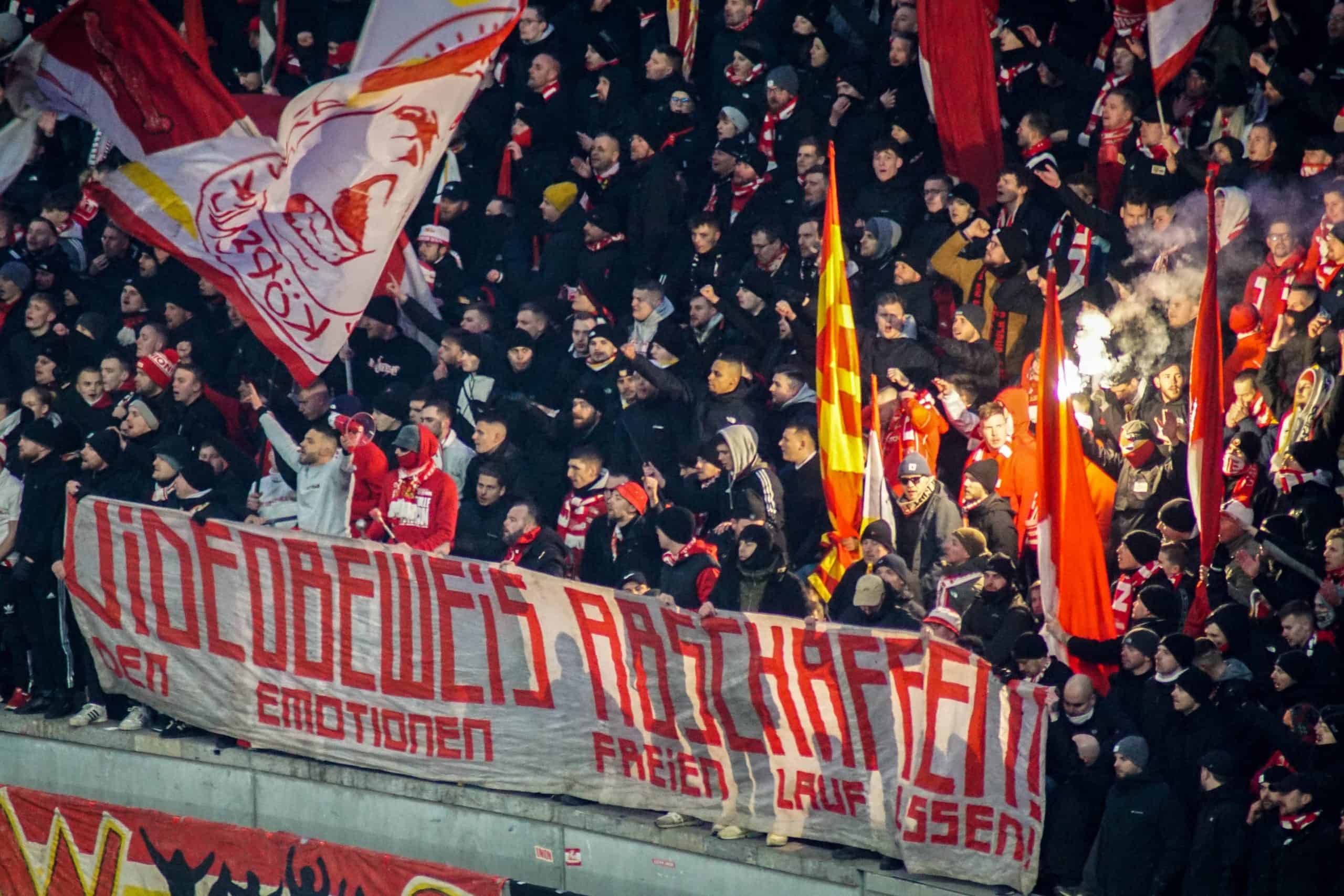 Derby van Berlijn: 300 opgepakte ultras Hertha en pyroshow Eisern Union