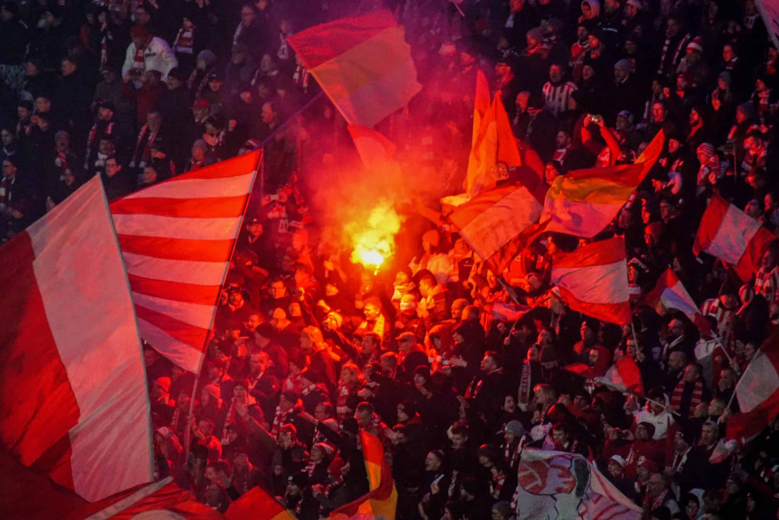 Derby van Berlijn: 300 opgepakte ultras Hertha en pyroshow Eisern Union
