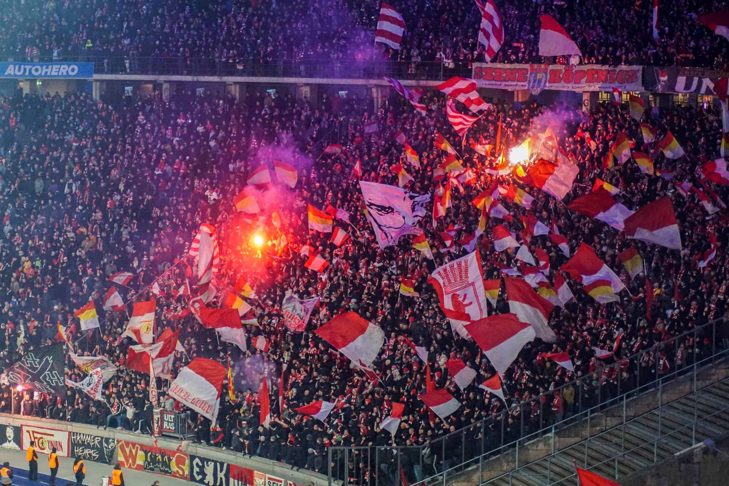 Derby van Berlijn: 300 opgepakte ultras Hertha en pyroshow Eisern Union