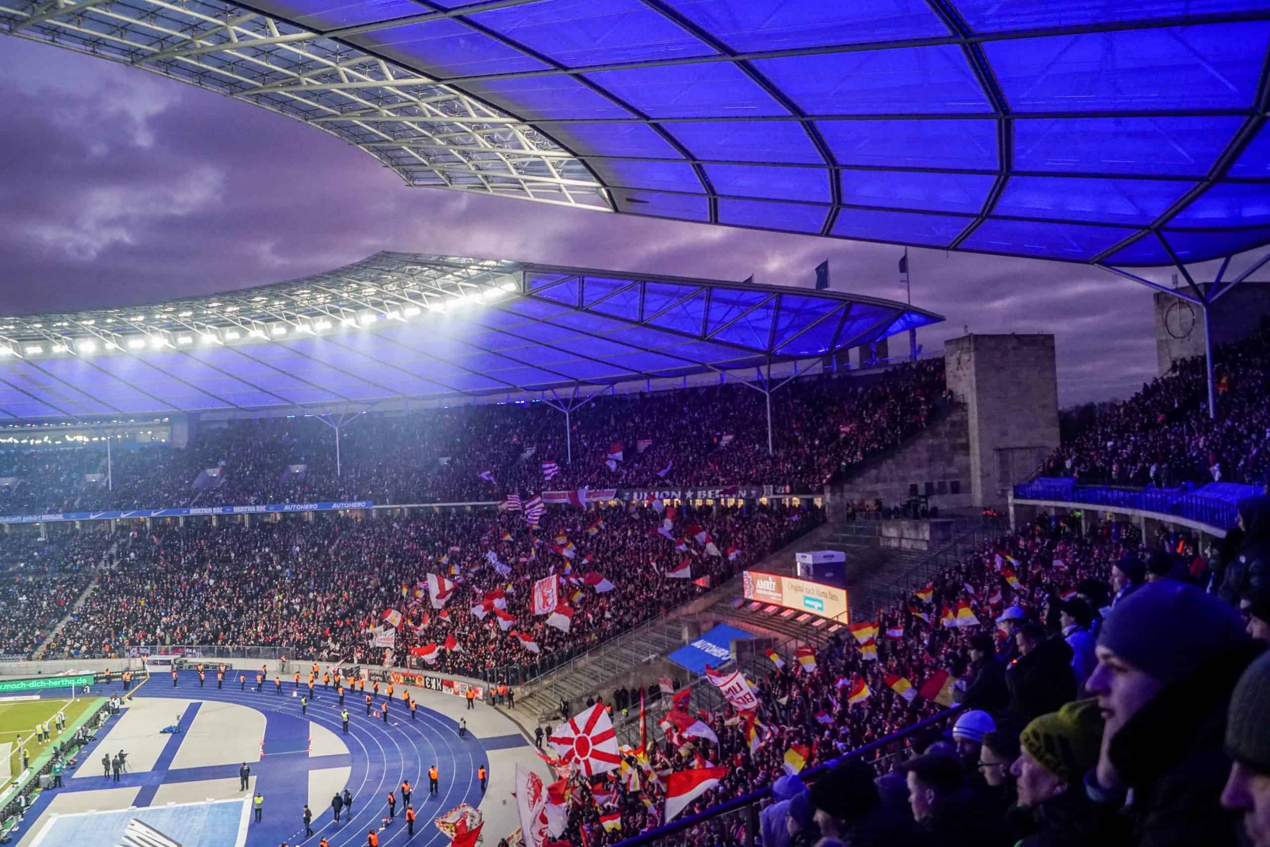 Derby van Berlijn: 300 opgepakte ultras Hertha en pyroshow Eisern Union