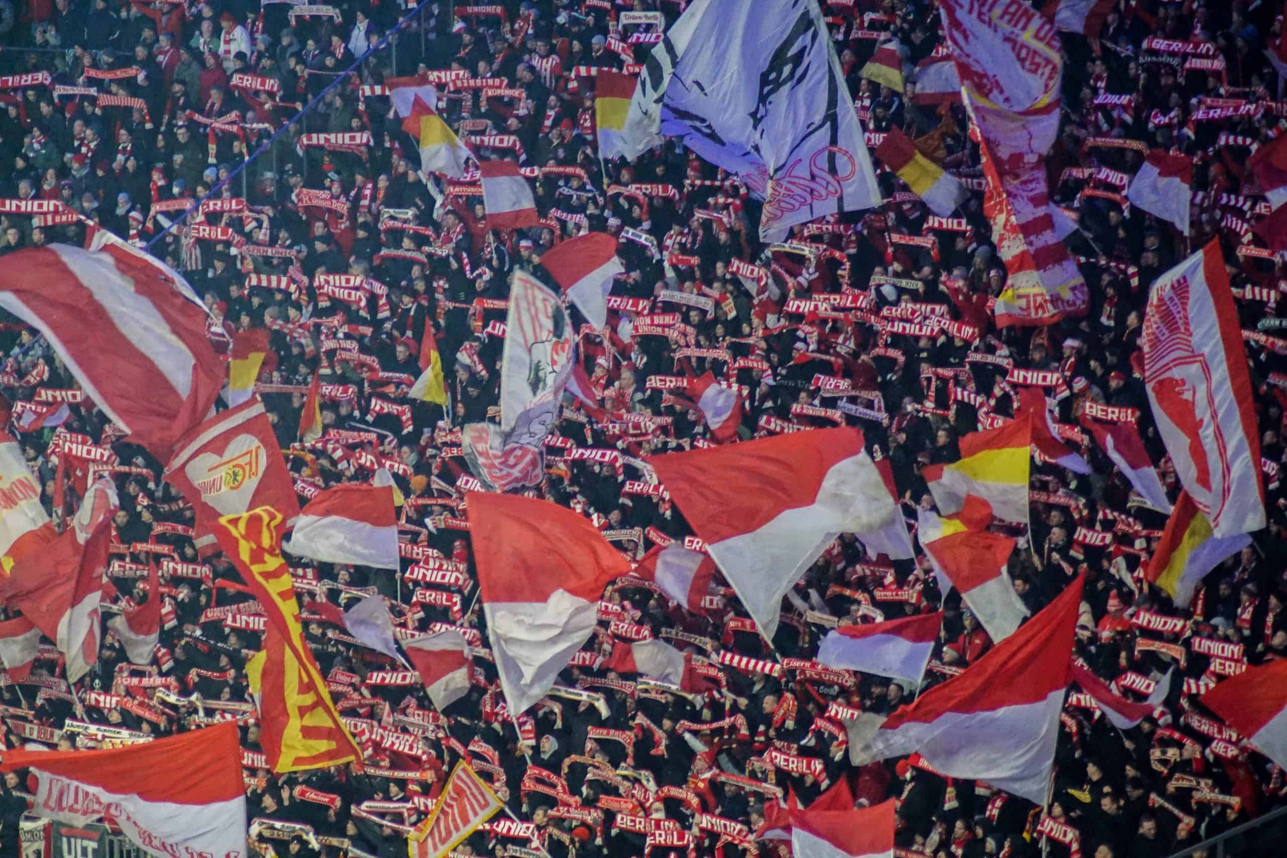 Derby van Berlijn: 300 opgepakte ultras Hertha en pyroshow Eisern Union