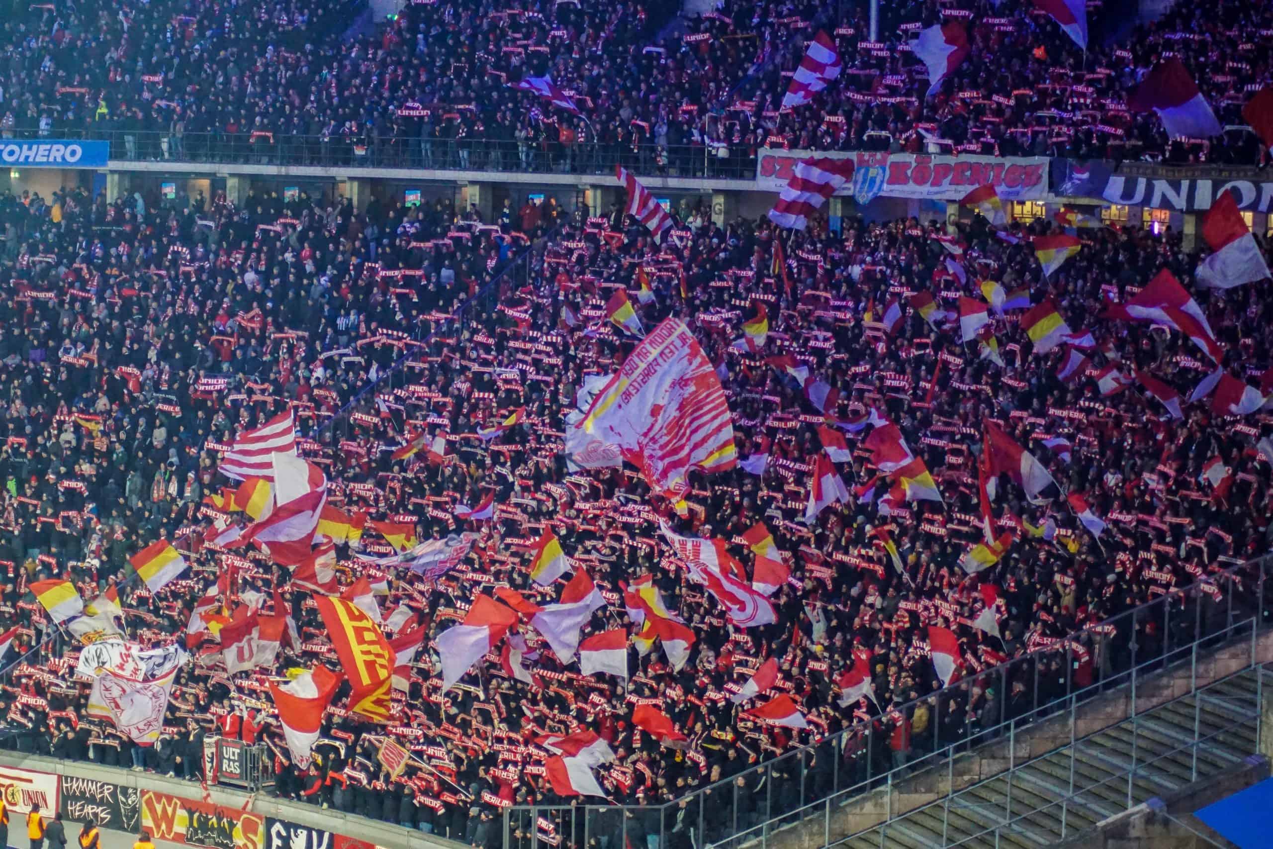 Derby van Berlijn: 300 opgepakte ultras Hertha en pyroshow Eisern Union