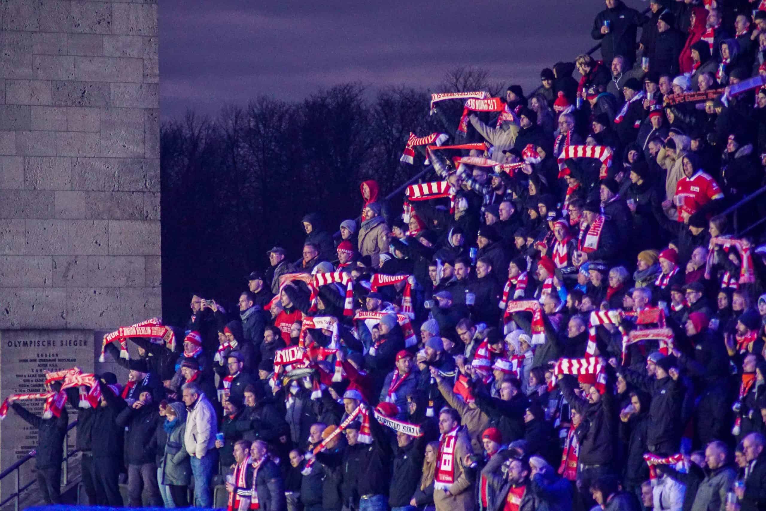 Derby van Berlijn: 300 opgepakte ultras Hertha en pyroshow Eisern Union