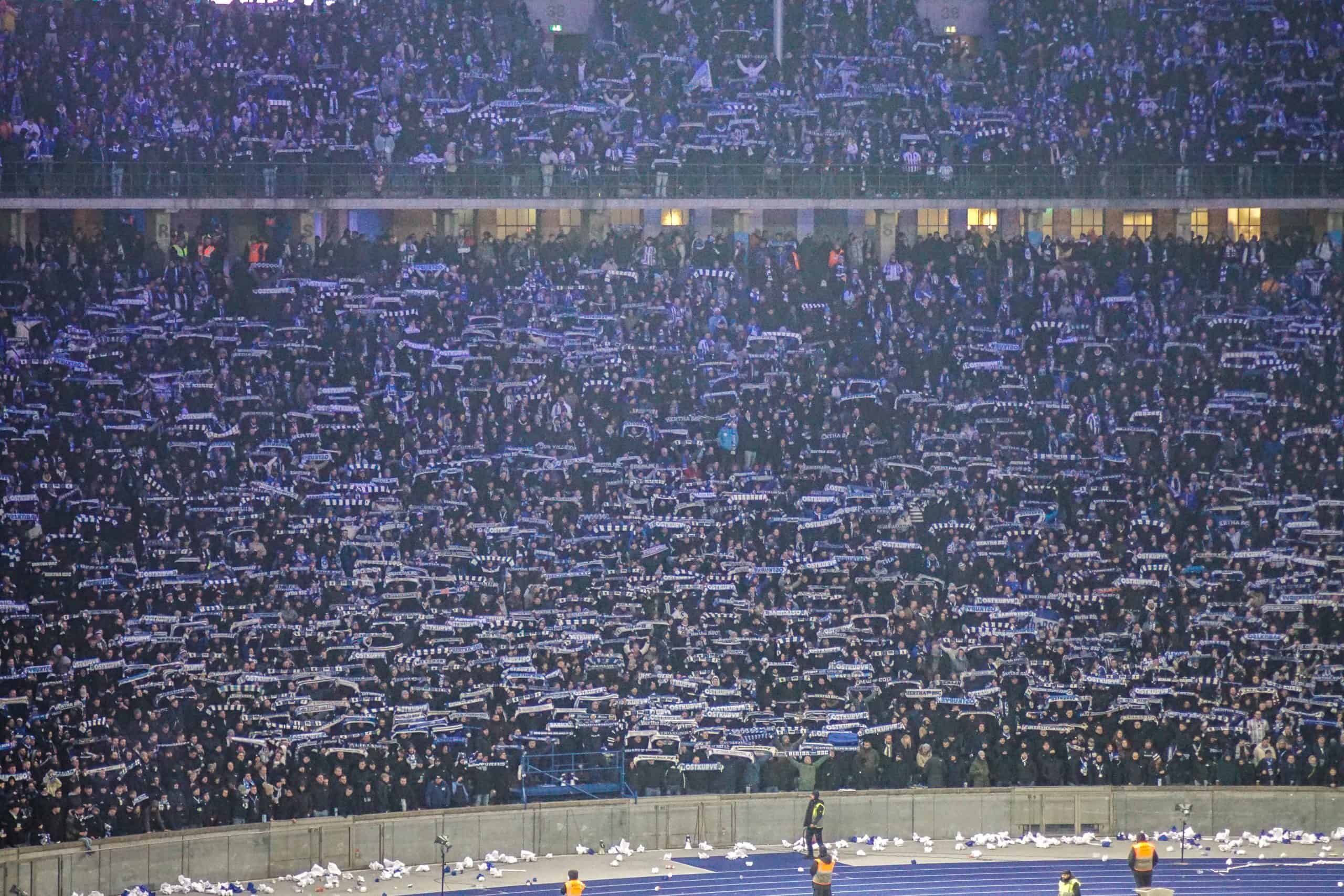 Derby van Berlijn: 300 opgepakte ultras Hertha en pyroshow Eisern Union