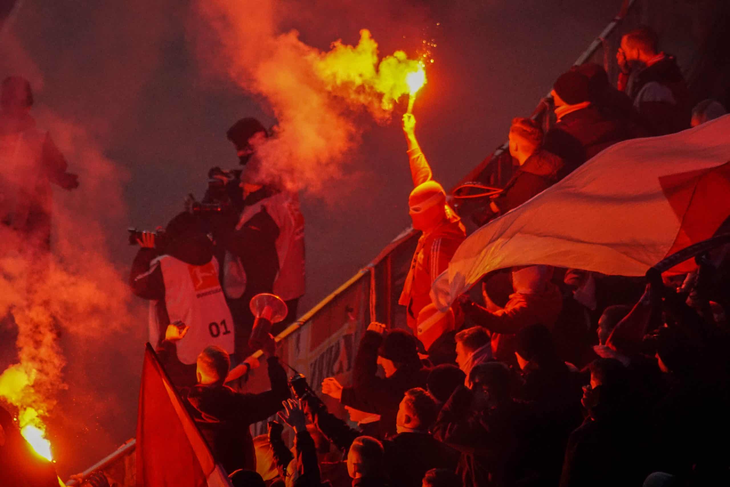 Derby van Berlijn: 300 opgepakte ultras Hertha en pyroshow Eisern Union
