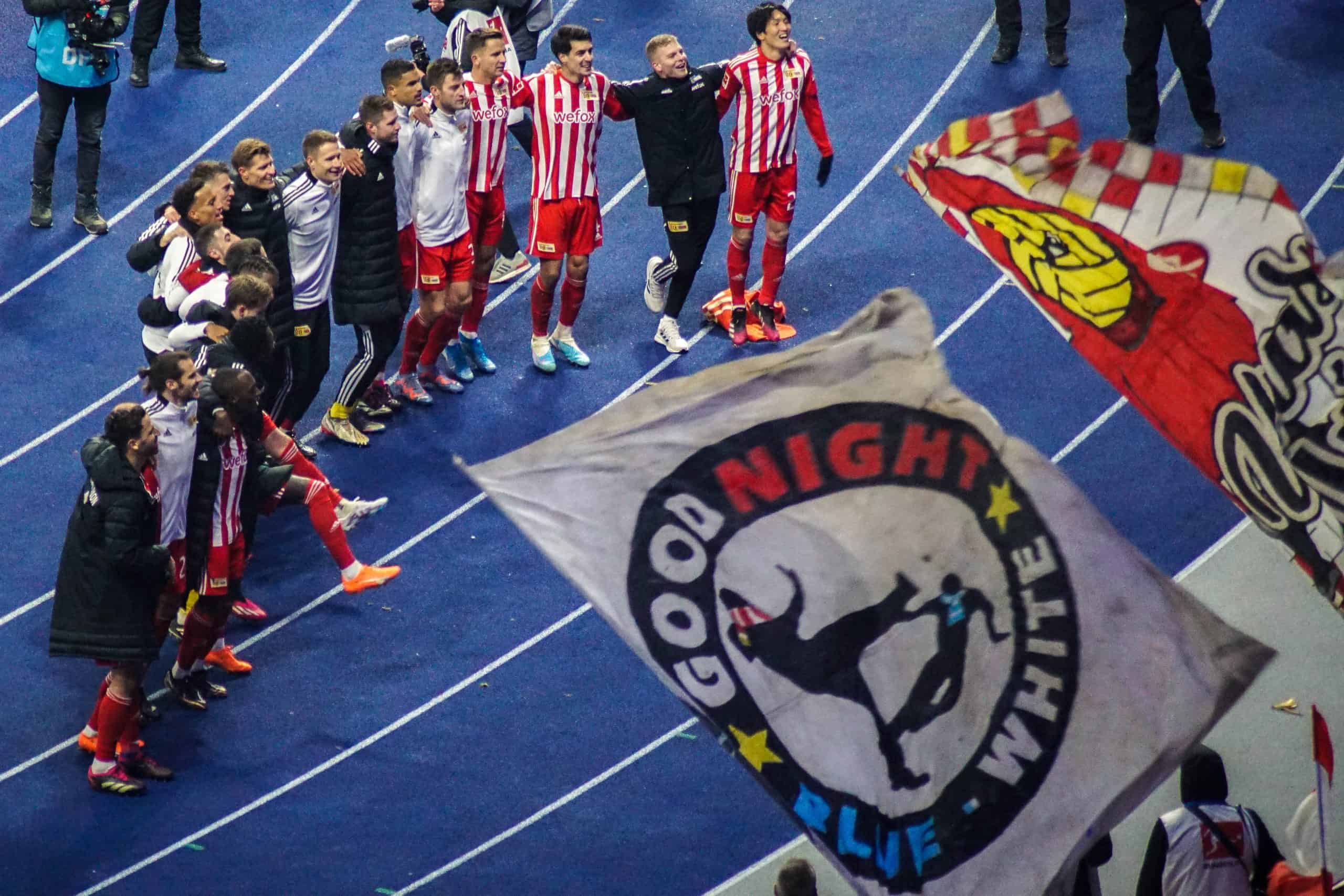Derby van Berlijn: 300 opgepakte ultras Hertha en pyroshow Eisern Union