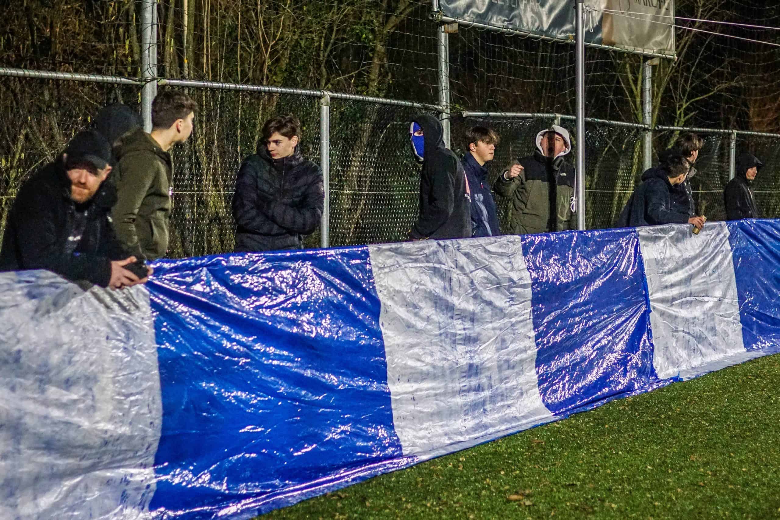 Gigantische pyroshow bij derby van Zevenaar