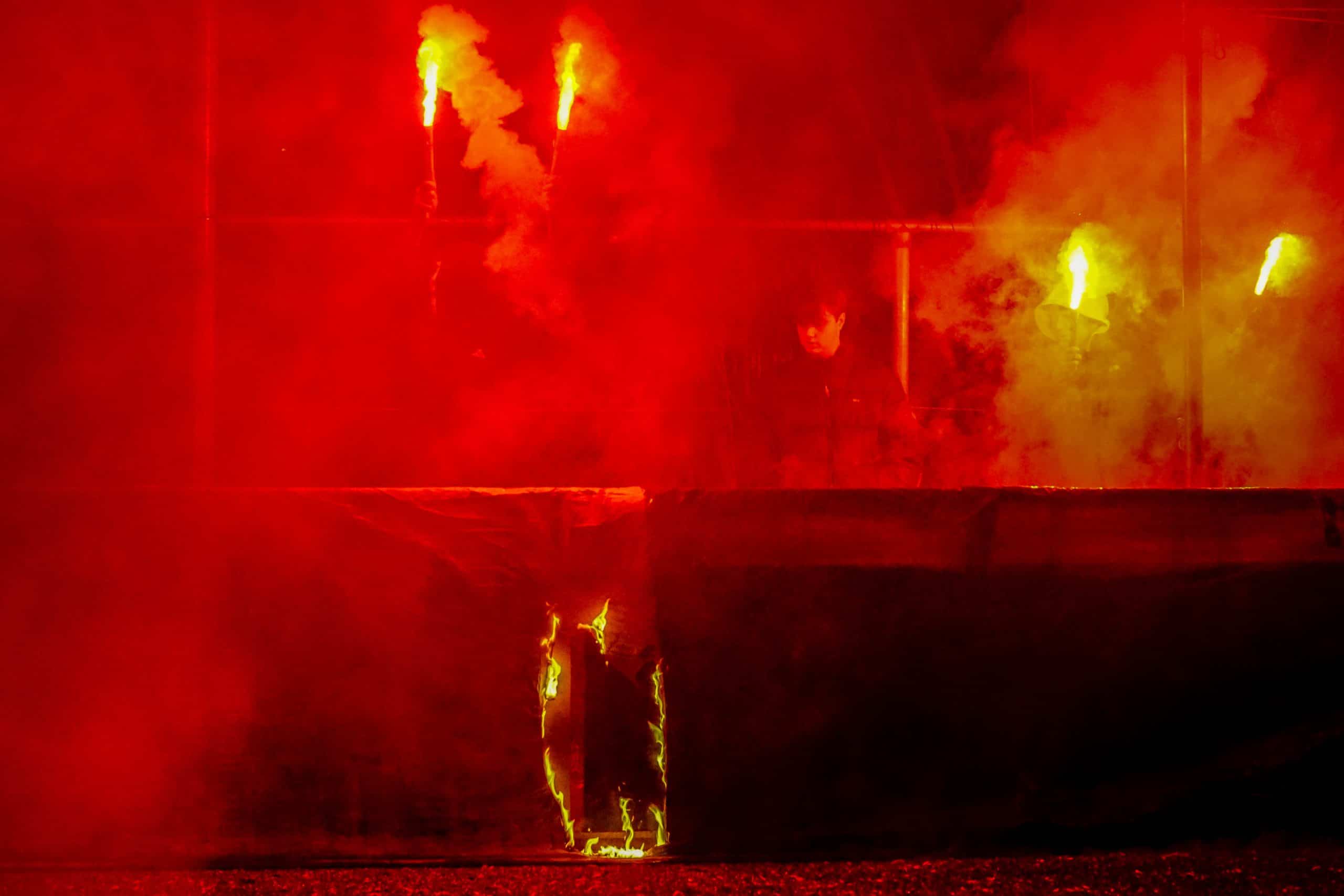 Gigantische pyroshow bij derby van Zevenaar