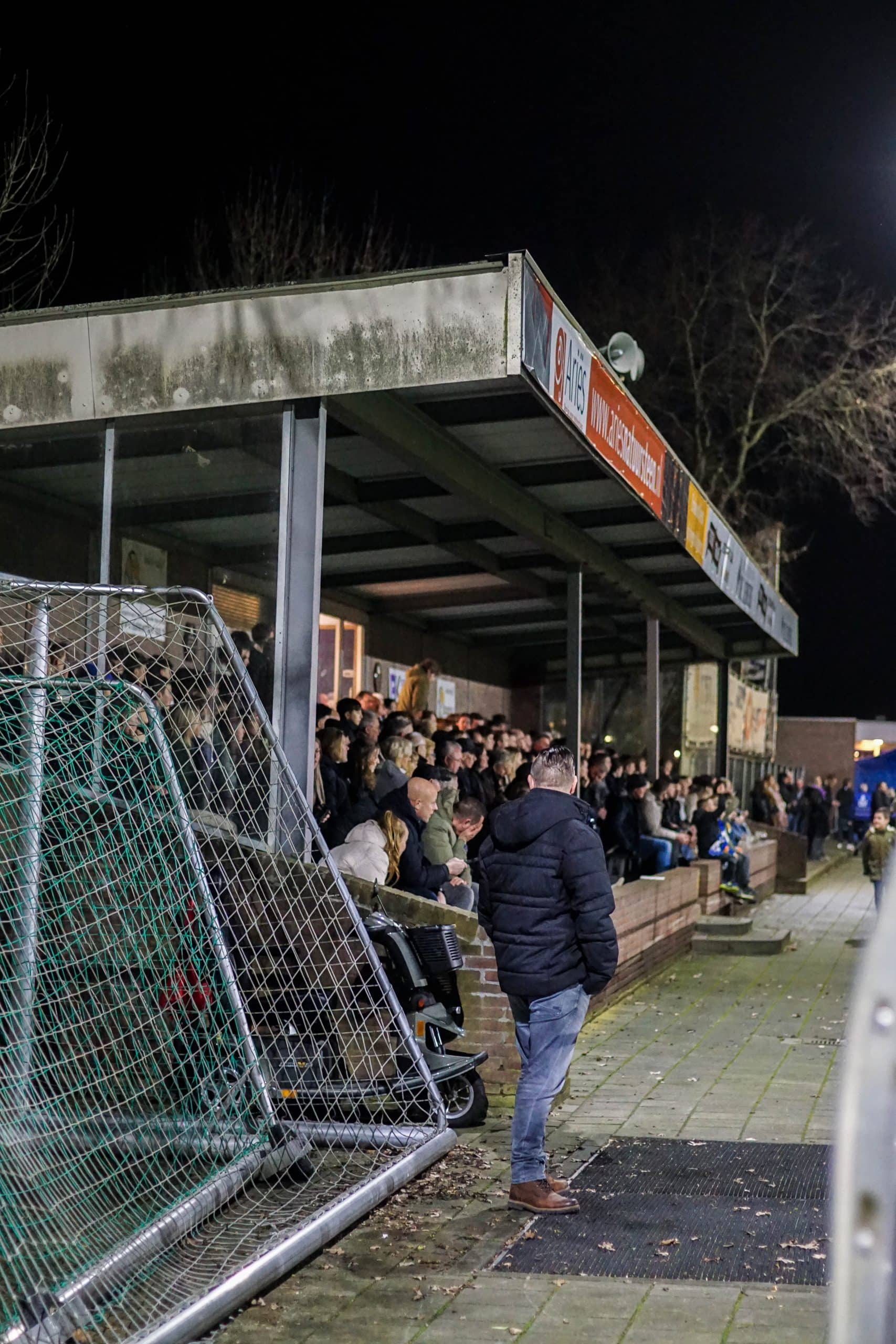 Gigantische pyroshow bij derby van Zevenaar