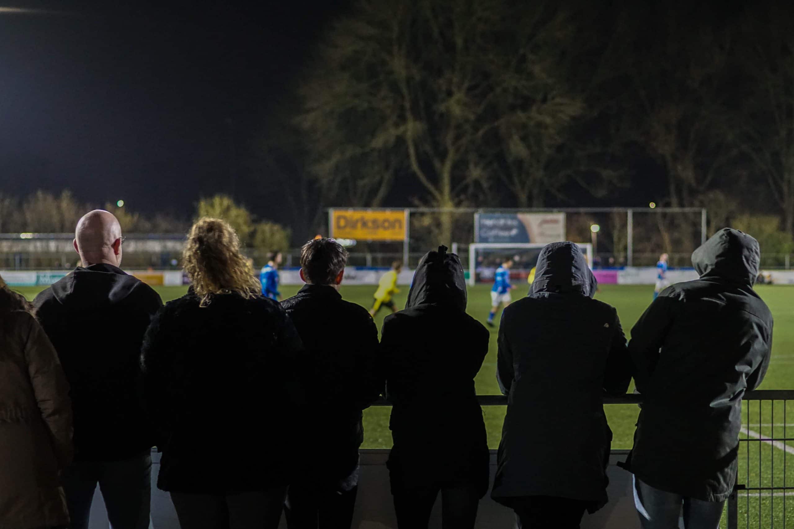 Gigantische pyroshow bij derby van Zevenaar