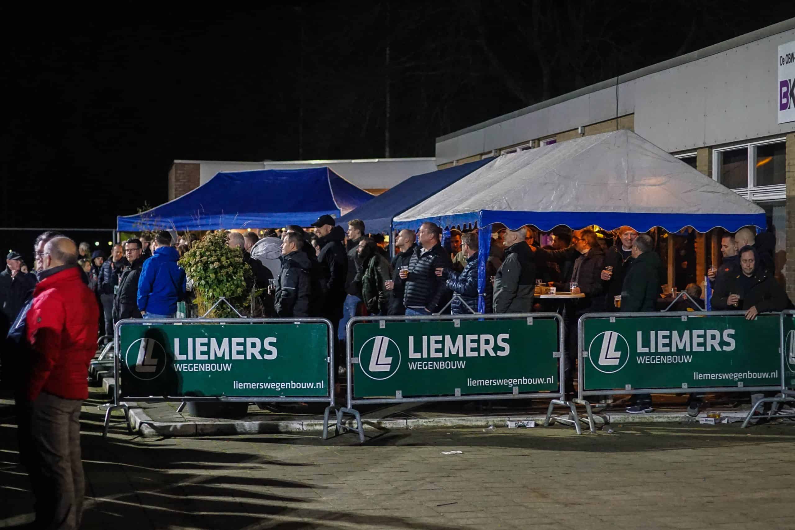 Gigantische pyroshow bij derby van Zevenaar