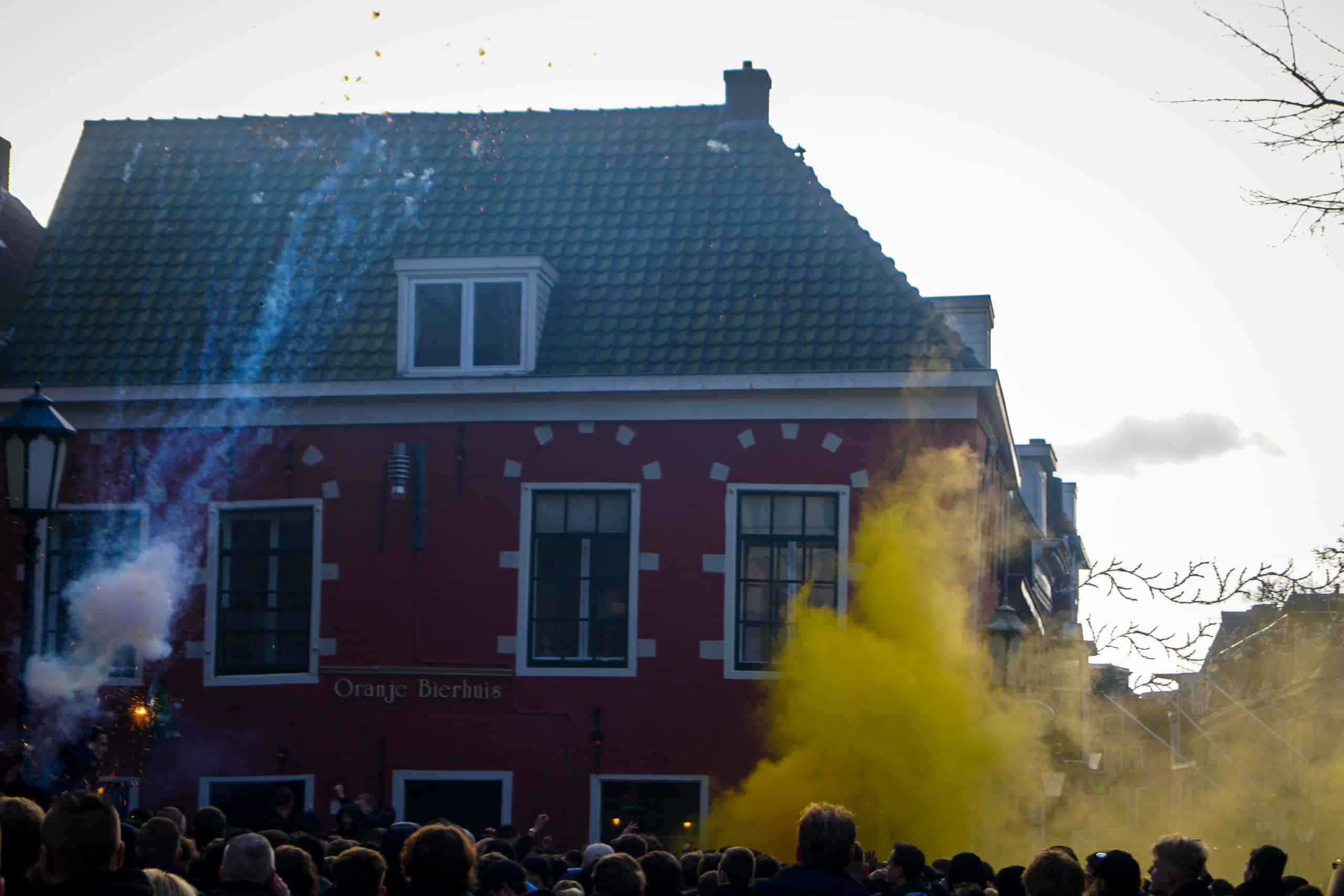 Onrustige middag in Leeuwarden bij memorabele Friese derby