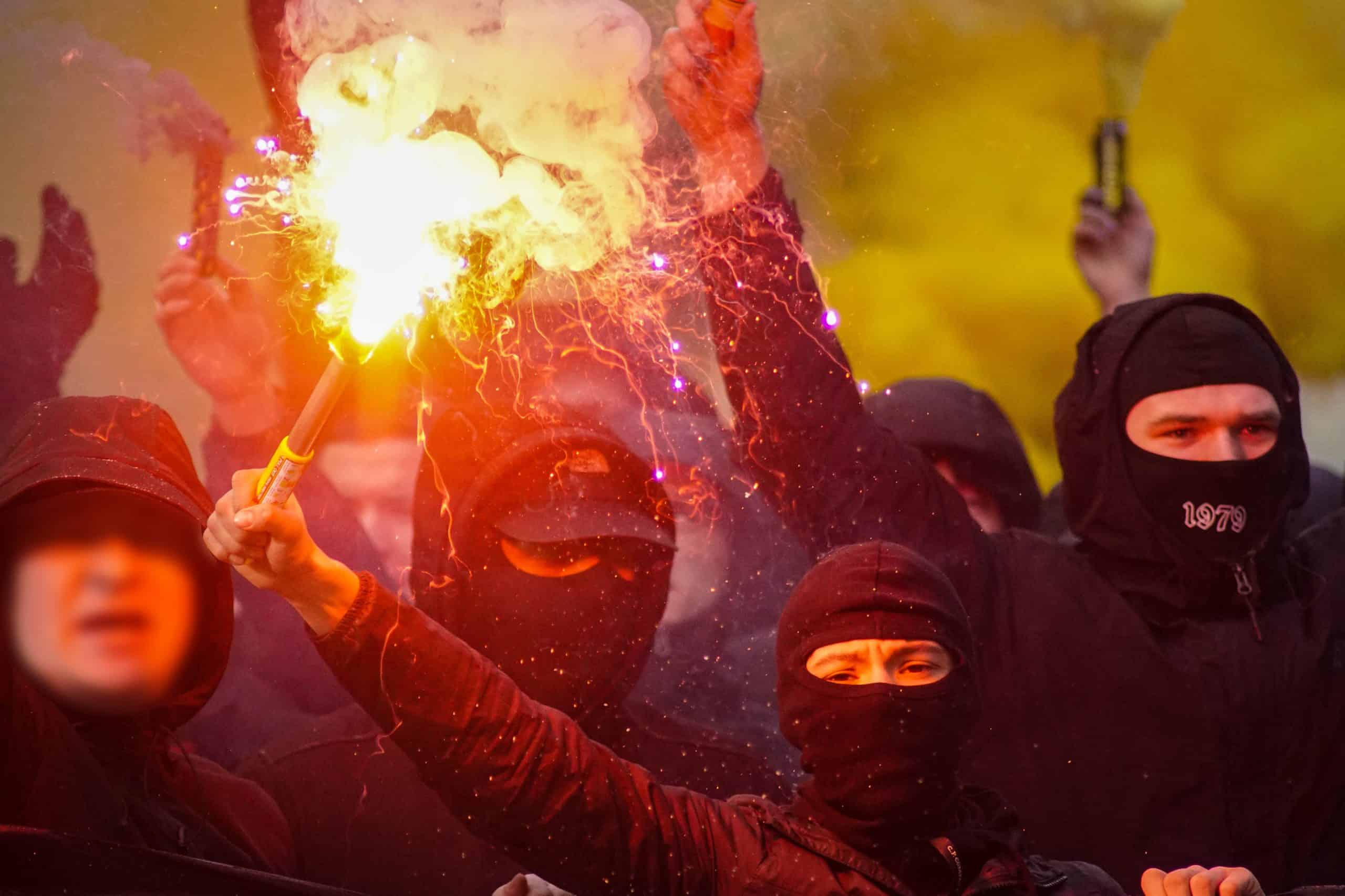 Onrustige middag in Leeuwarden bij memorabele Friese derby
