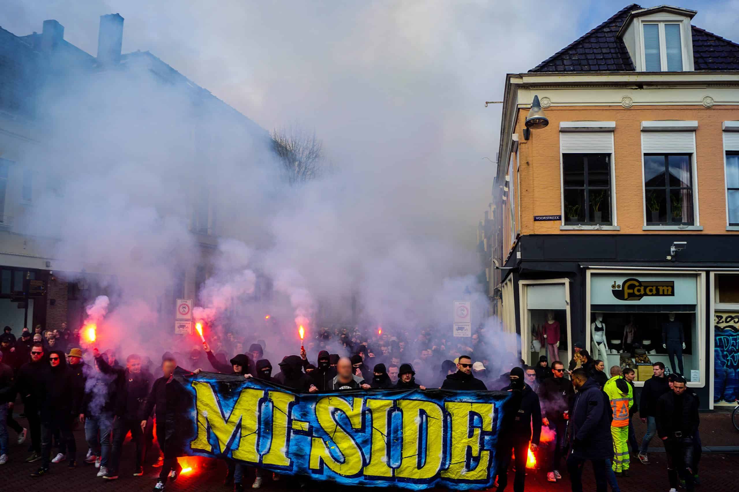 Onrustige middag in Leeuwarden bij memorabele Friese derby