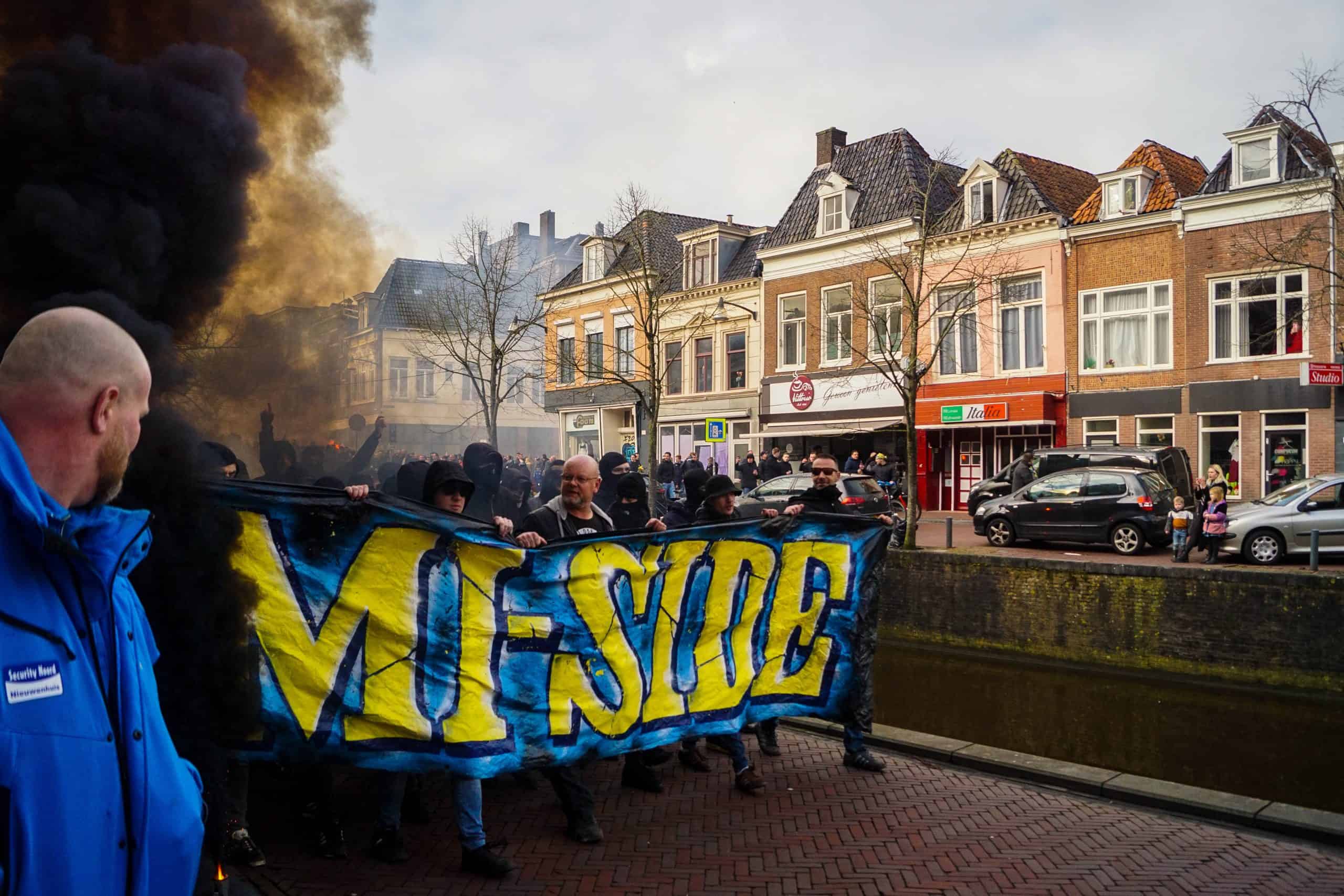 Onrustige middag in Leeuwarden bij memorabele Friese derby