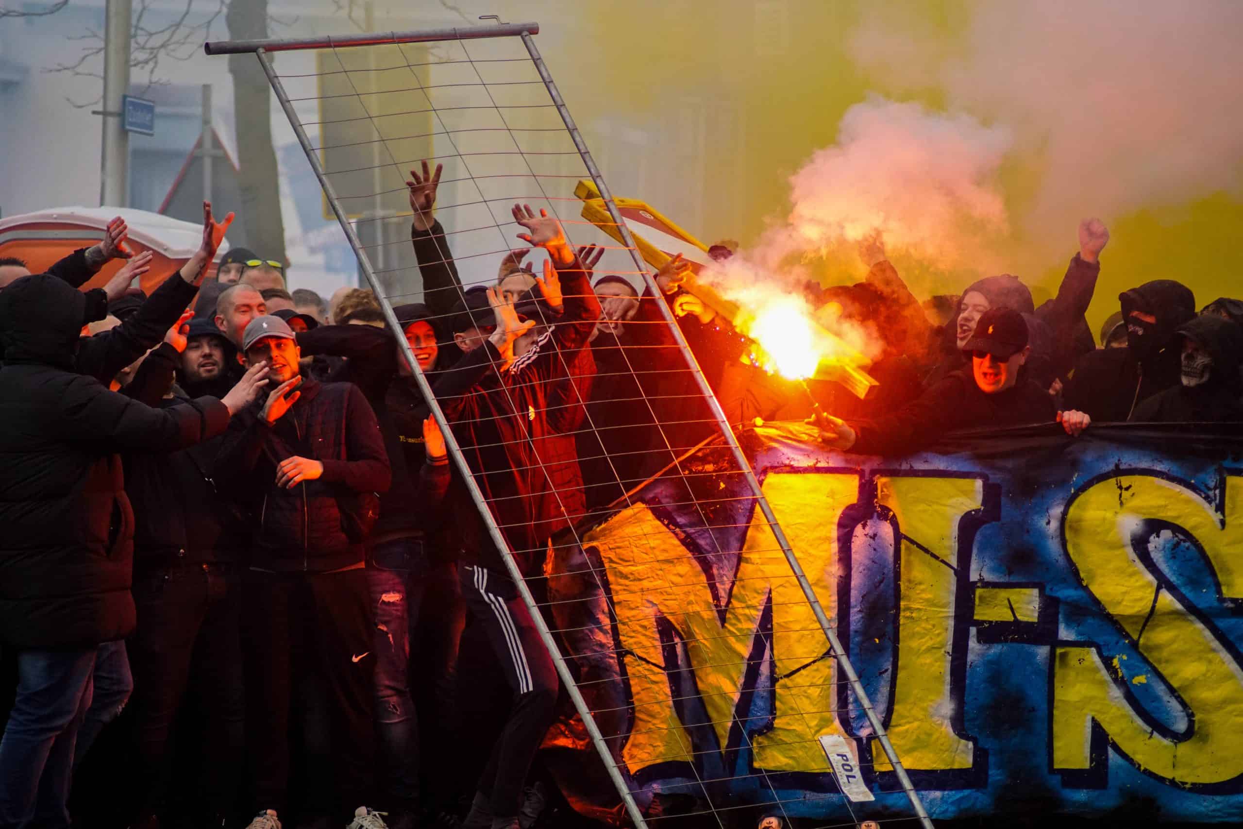 Onrustige middag in Leeuwarden bij memorabele Friese derby