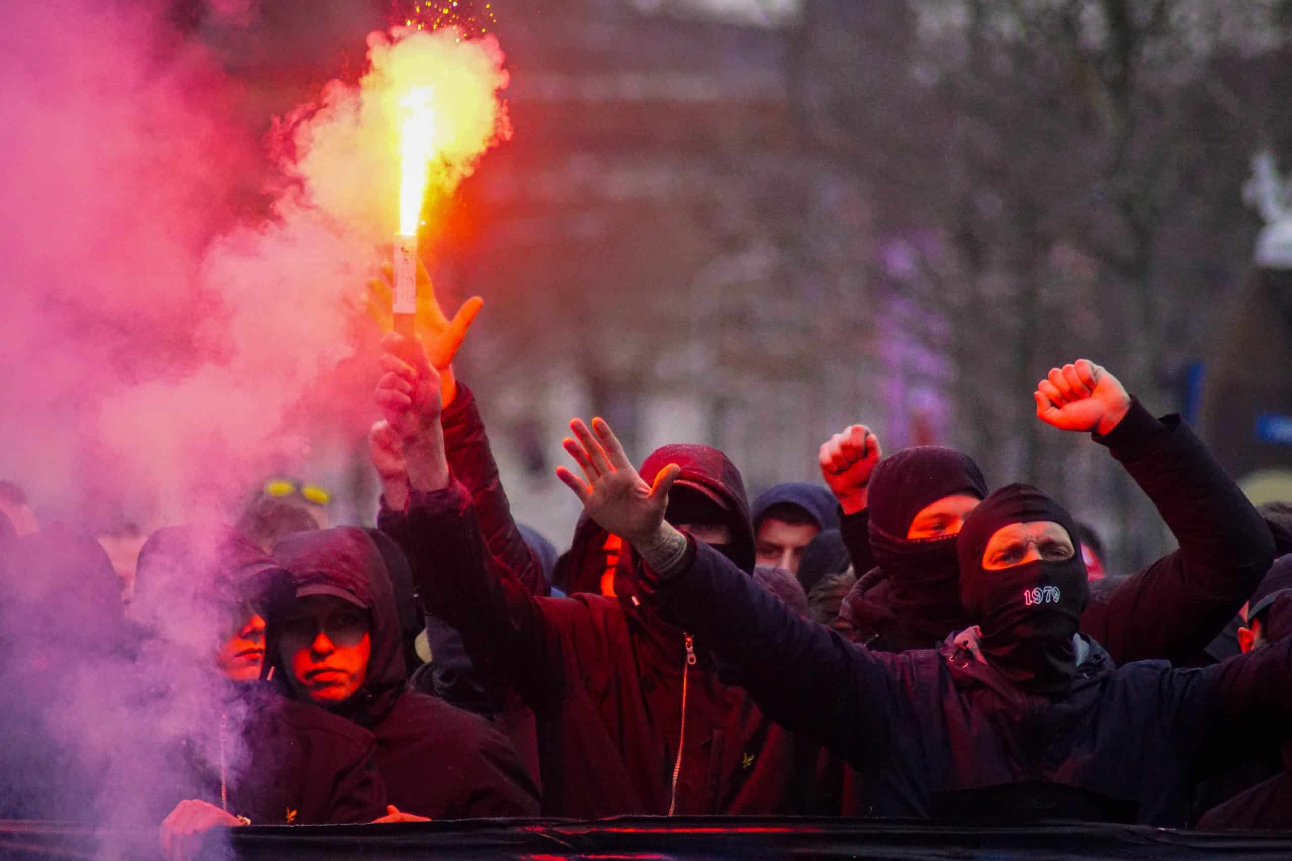 Onrustige middag in Leeuwarden bij memorabele Friese derby