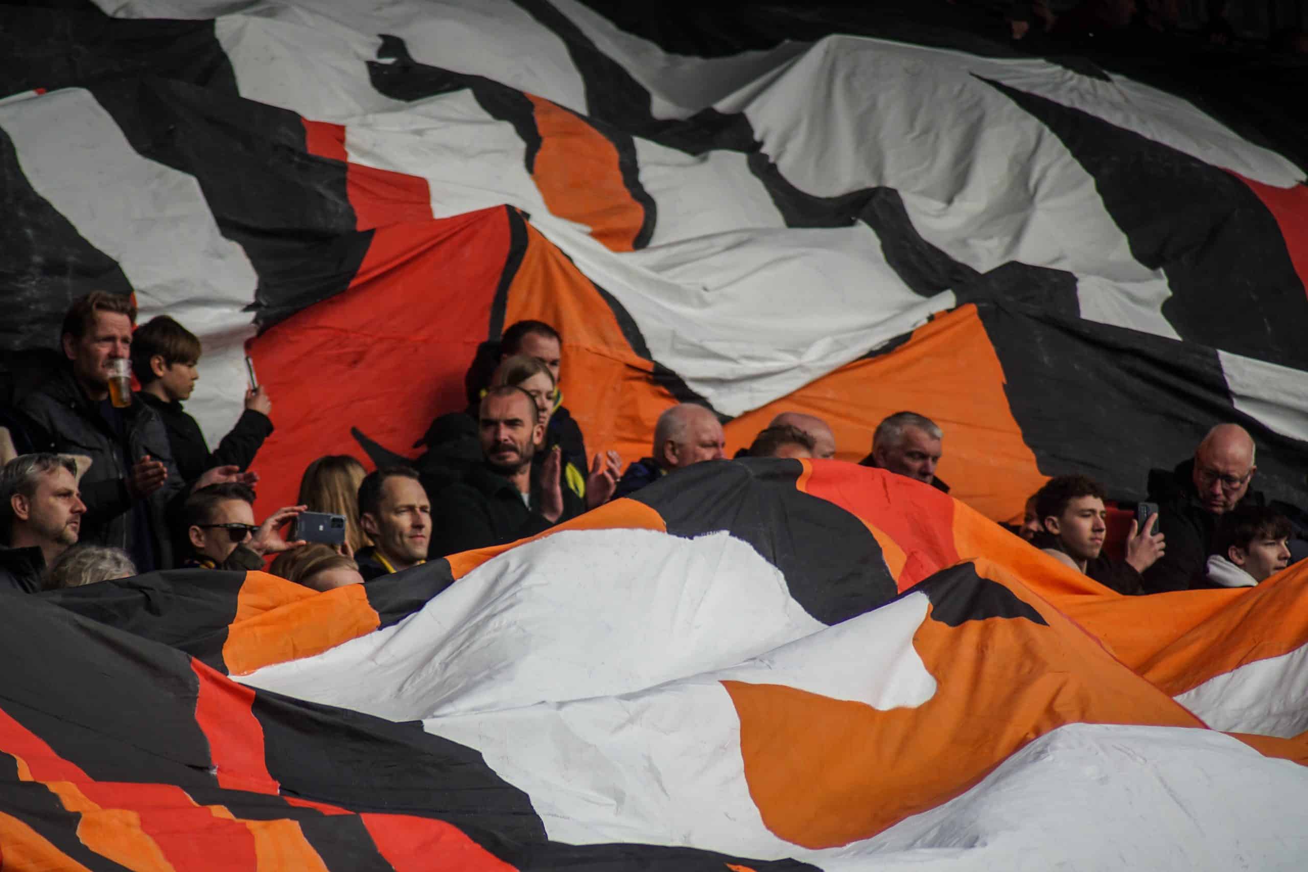 Onrustige middag in Leeuwarden bij memorabele Friese derby