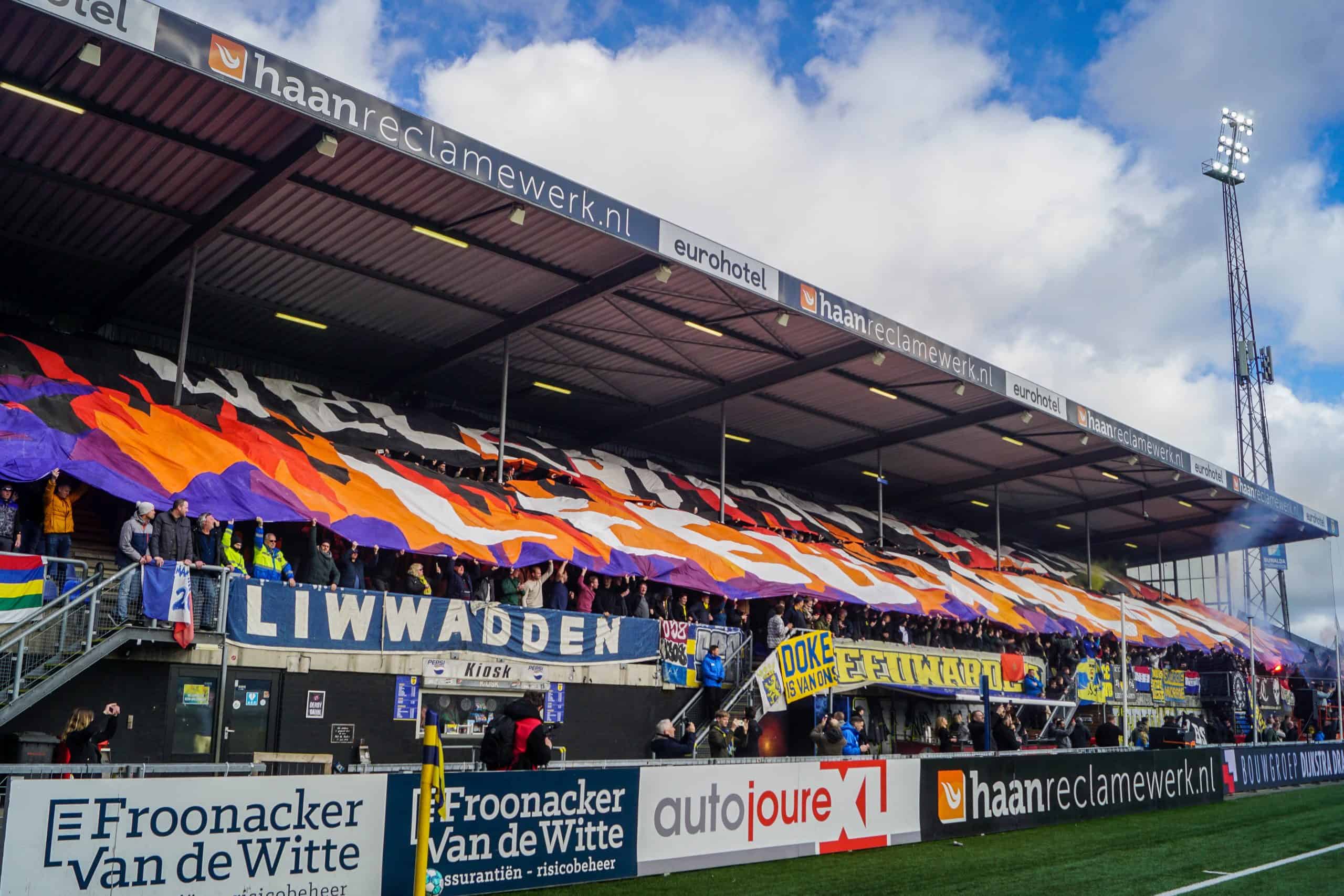 Onrustige middag in Leeuwarden bij memorabele Friese derby