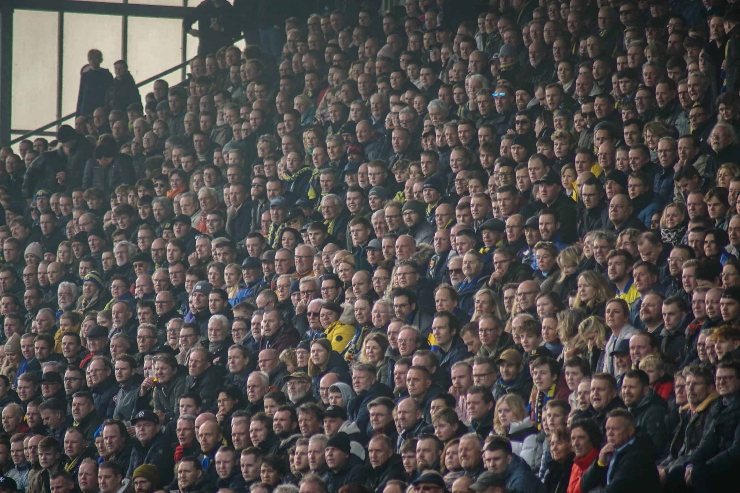 Onrustige middag in Leeuwarden bij memorabele Friese derby