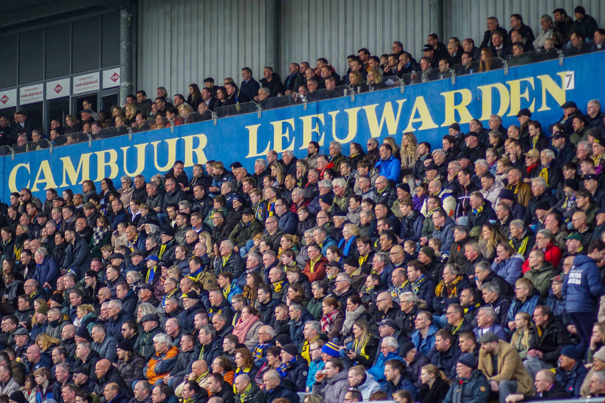 Onrustige middag in Leeuwarden bij memorabele Friese derby