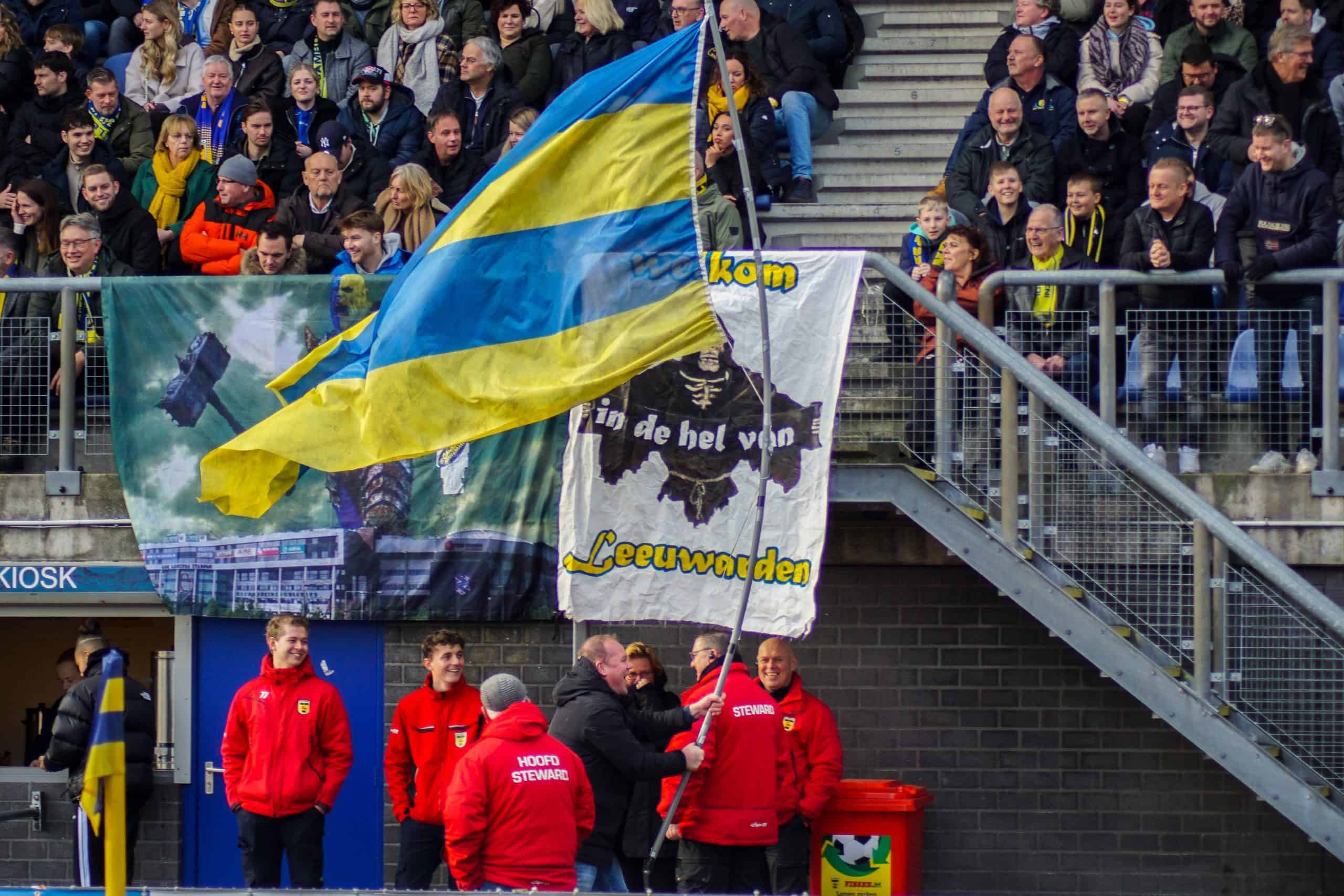 Onrustige middag in Leeuwarden bij memorabele Friese derby