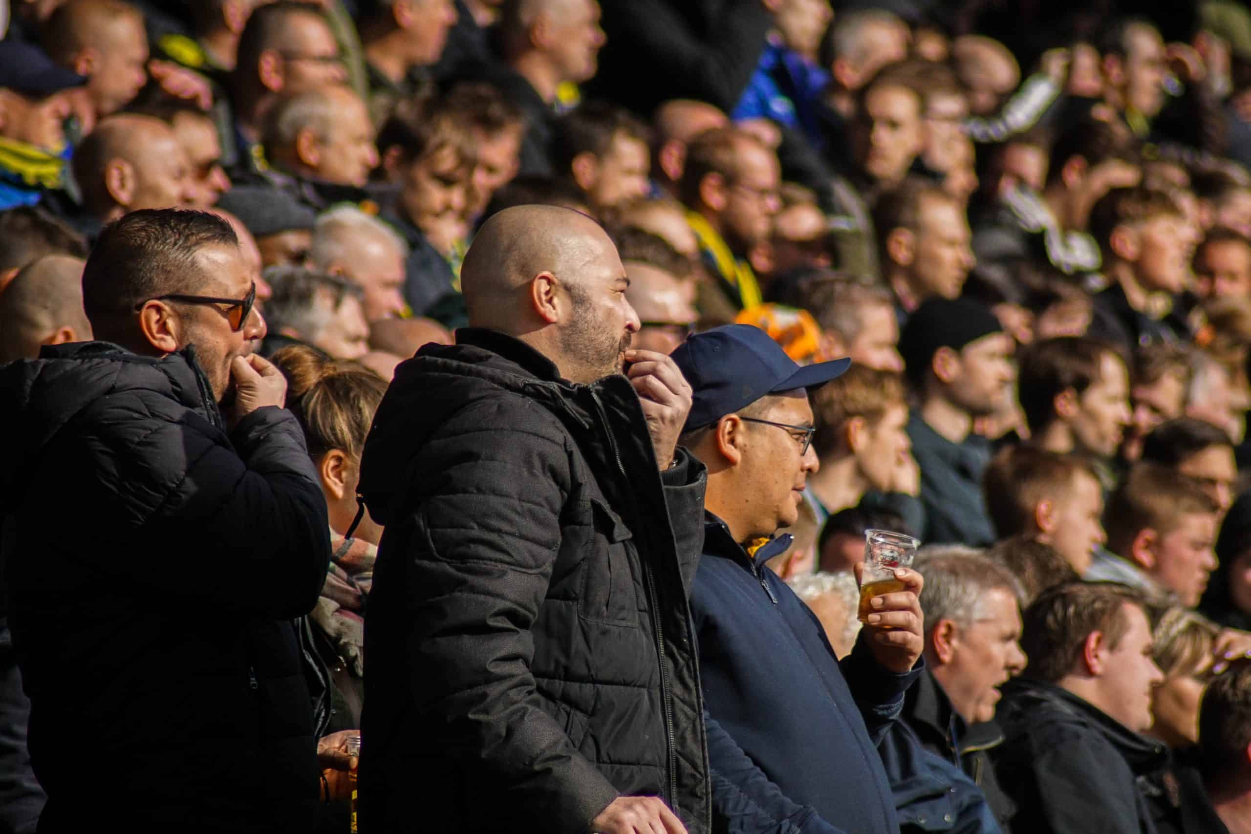 Onrustige middag in Leeuwarden bij memorabele Friese derby