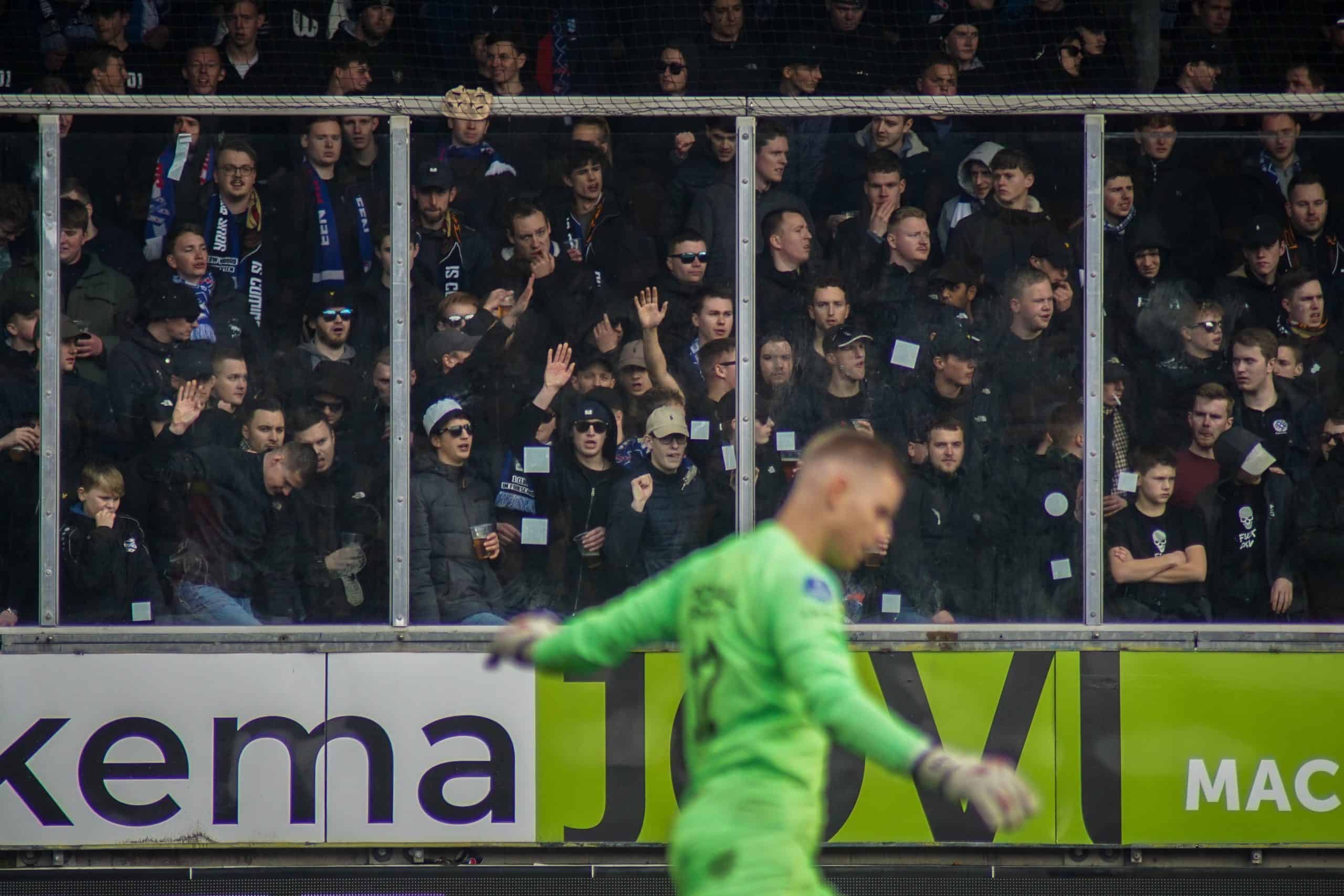 Onrustige middag in Leeuwarden bij memorabele Friese derby