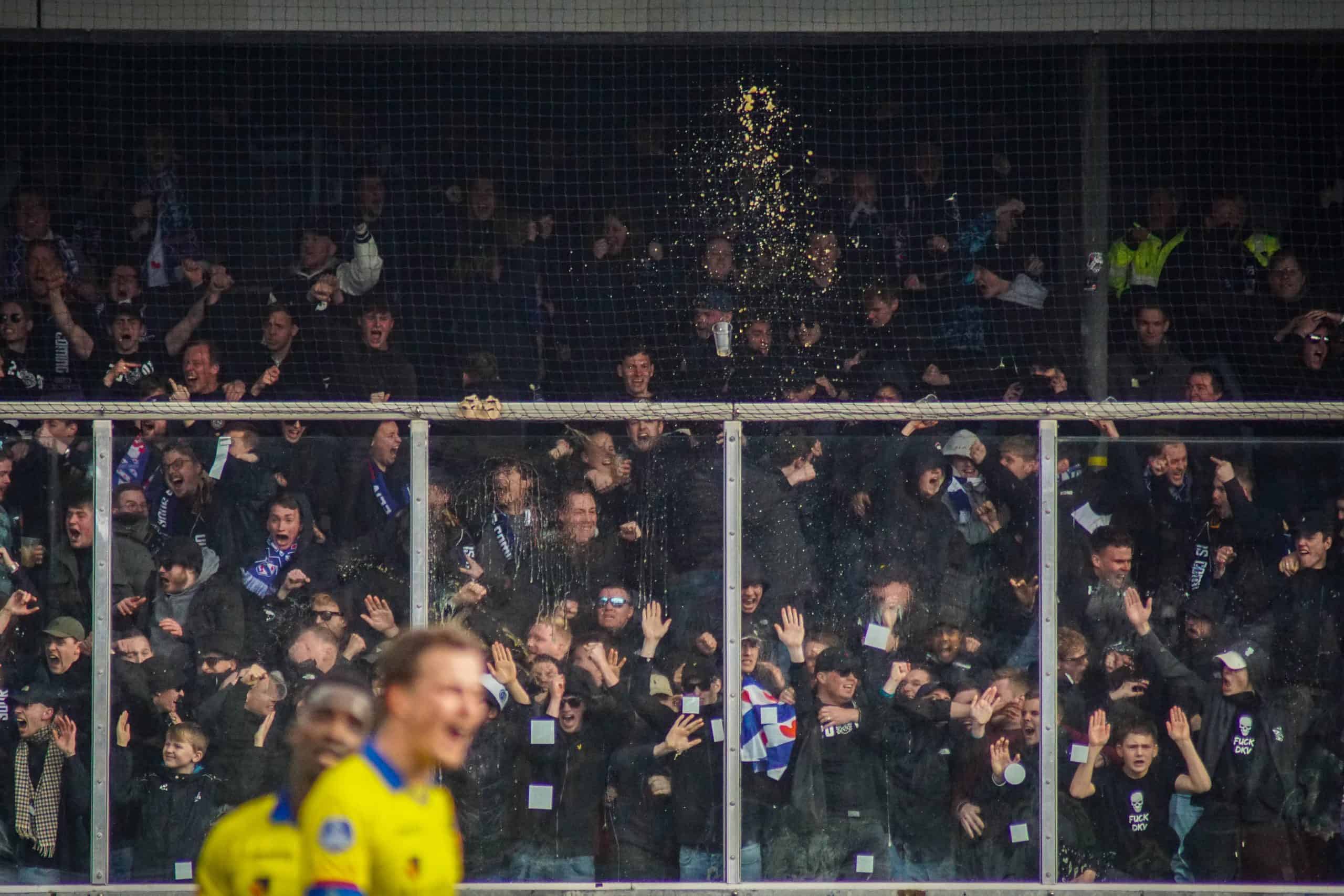 Onrustige middag in Leeuwarden bij memorabele Friese derby