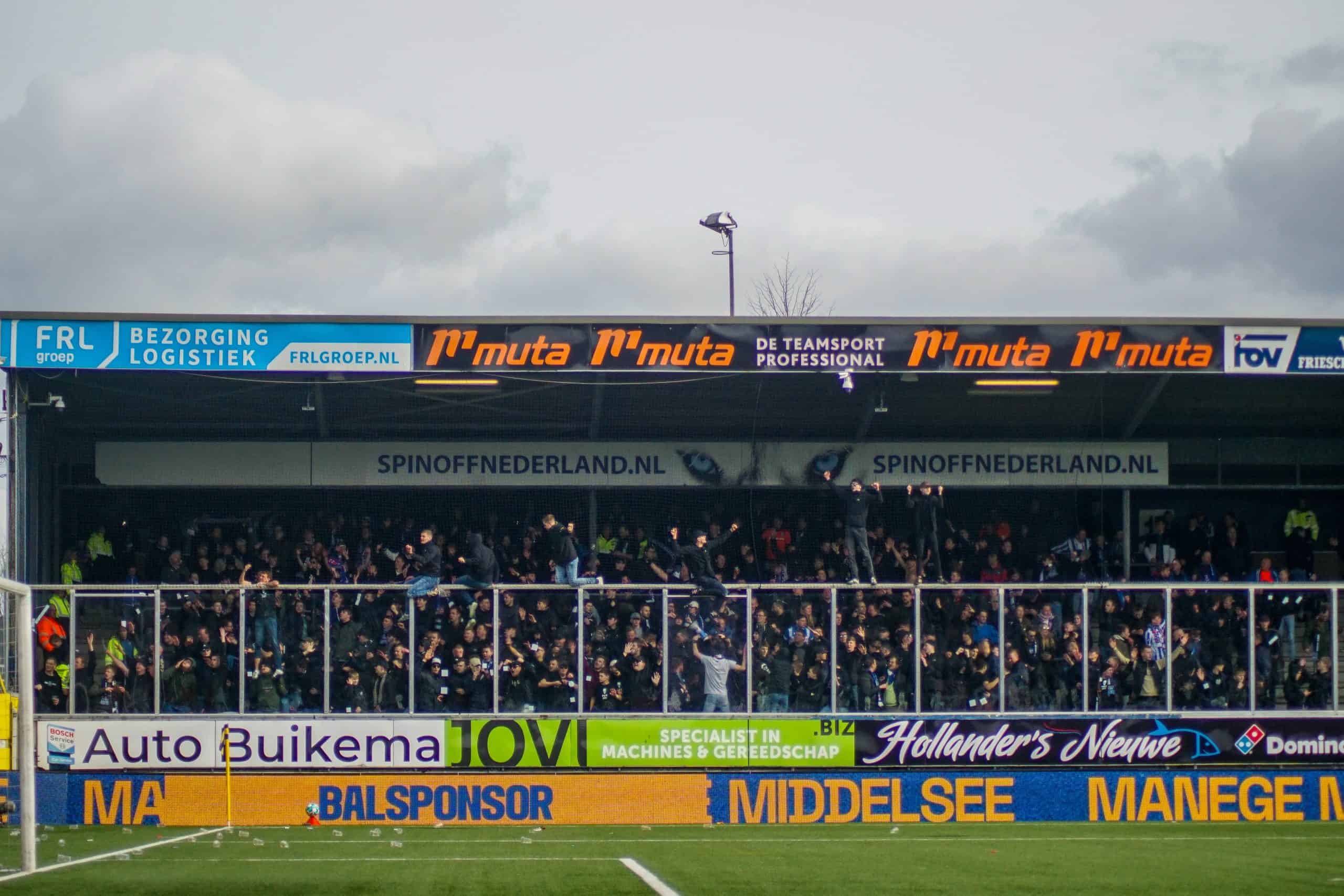 Onrustige middag in Leeuwarden bij memorabele Friese derby